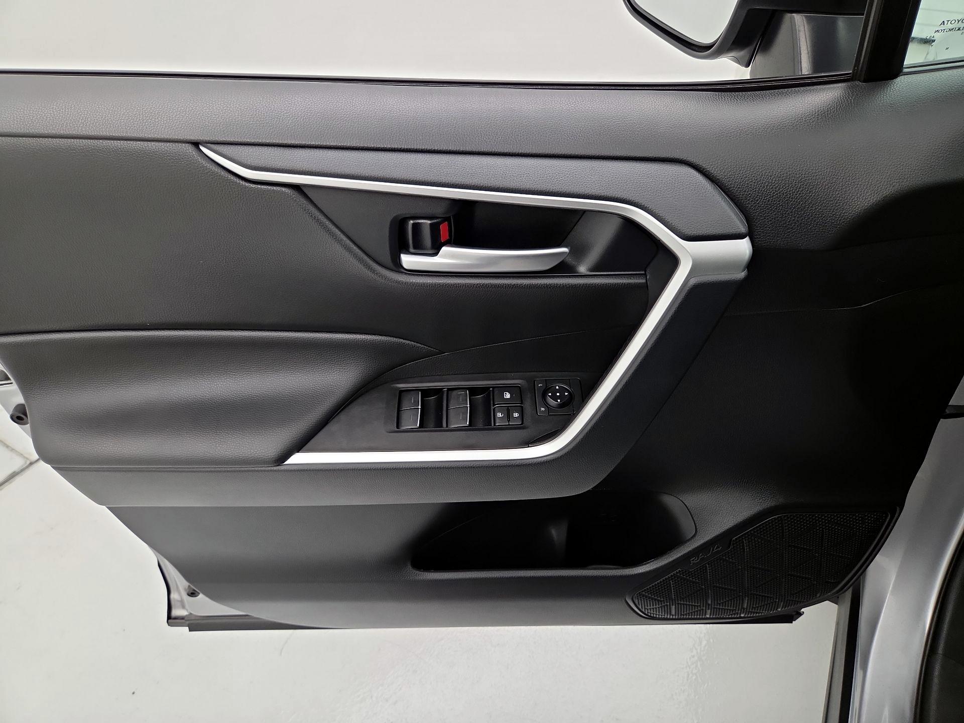 Thumbnail: 2025 Toyota RAV4 - 12