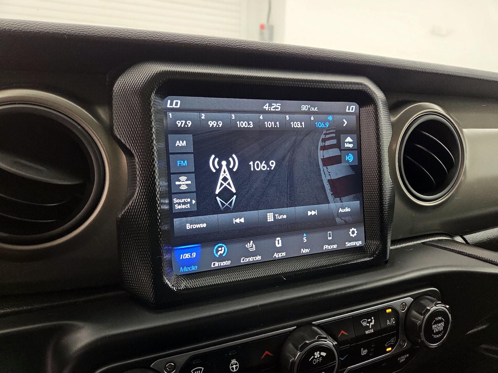 2023 Jeep Wrangler 4xe Willys 4XE - Photo 17