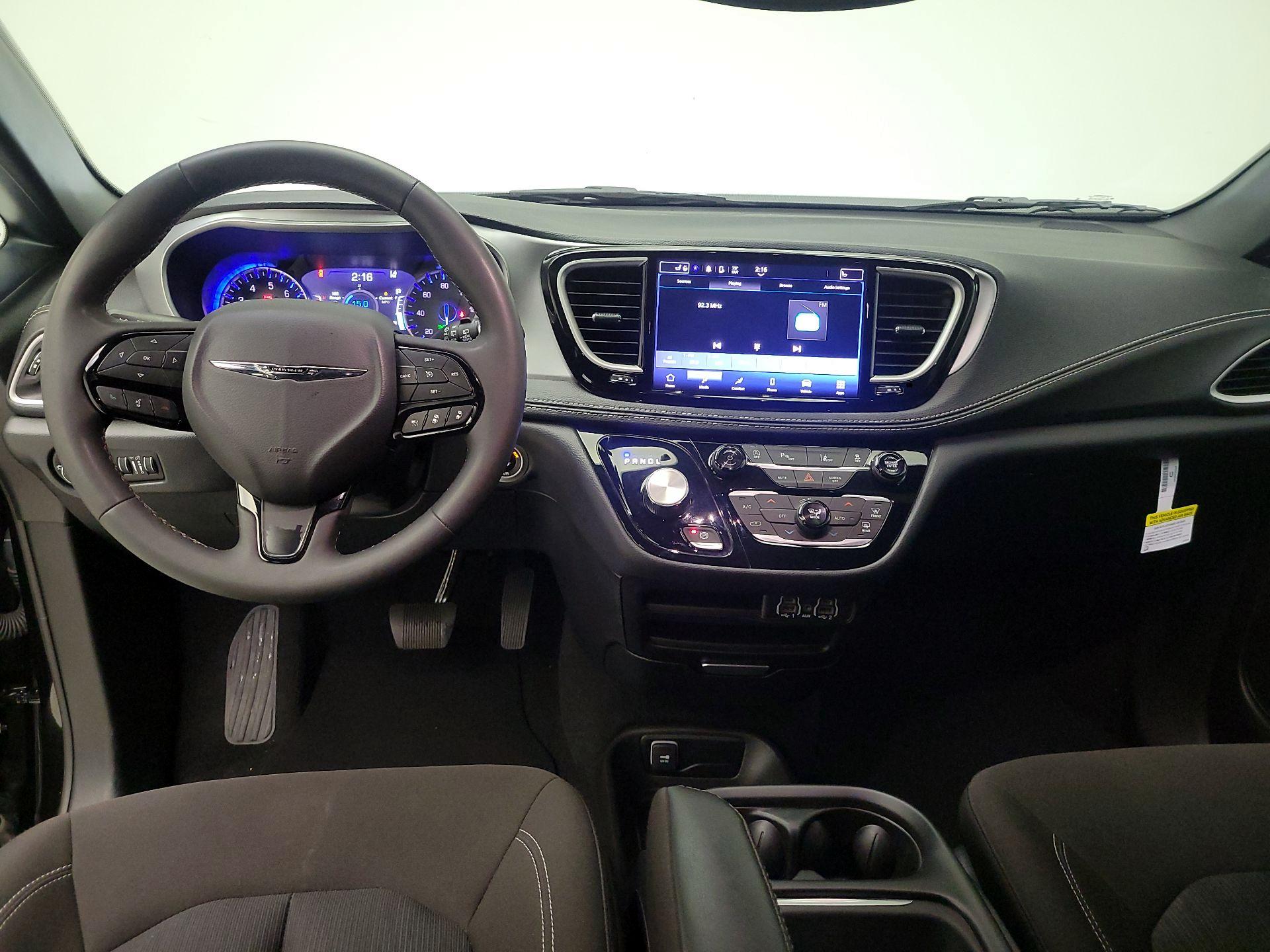 Thumbnail: 2024 Chrysler Pacifica - 9