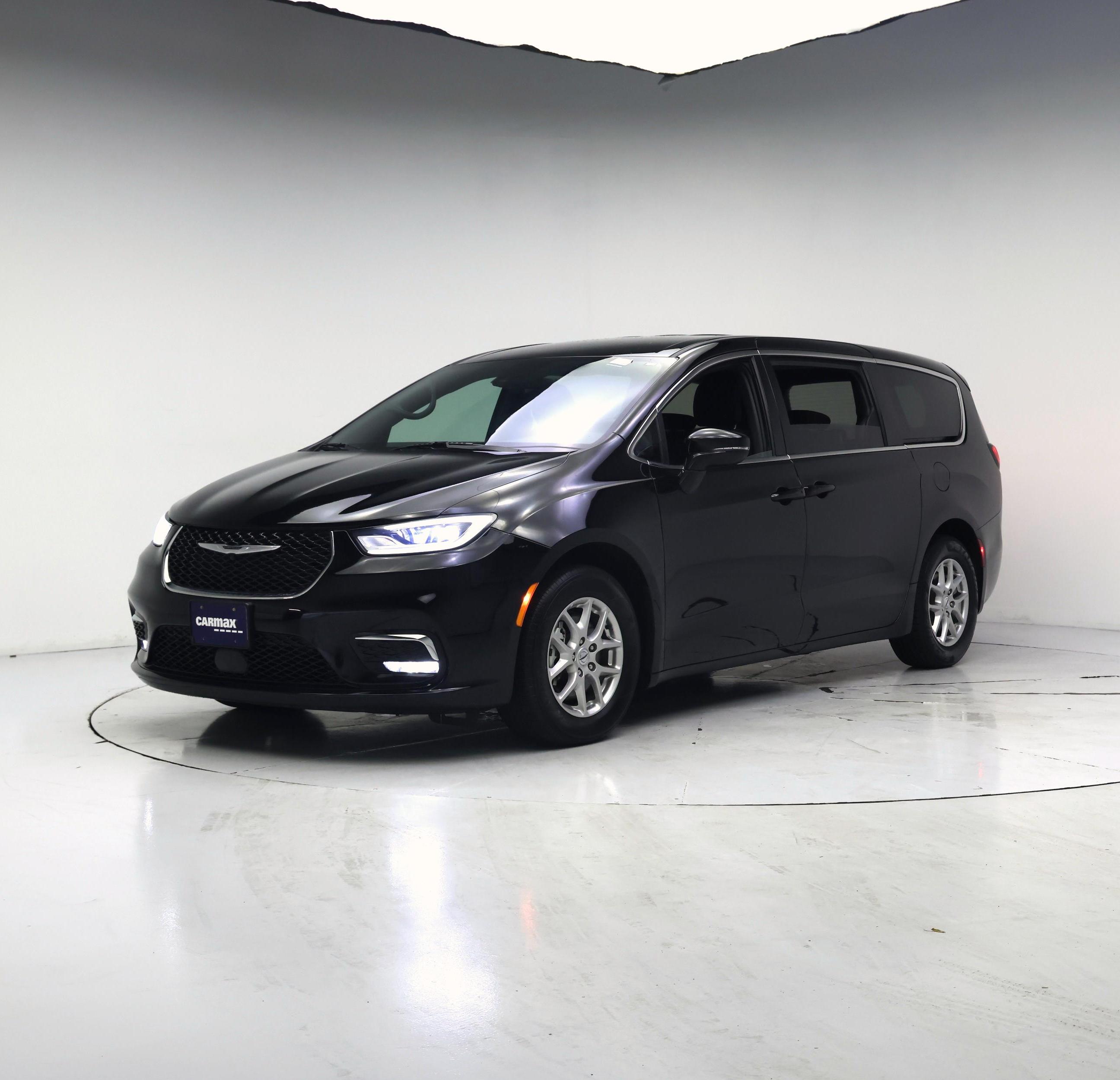 Thumbnail: 2024 Chrysler Pacifica - 4