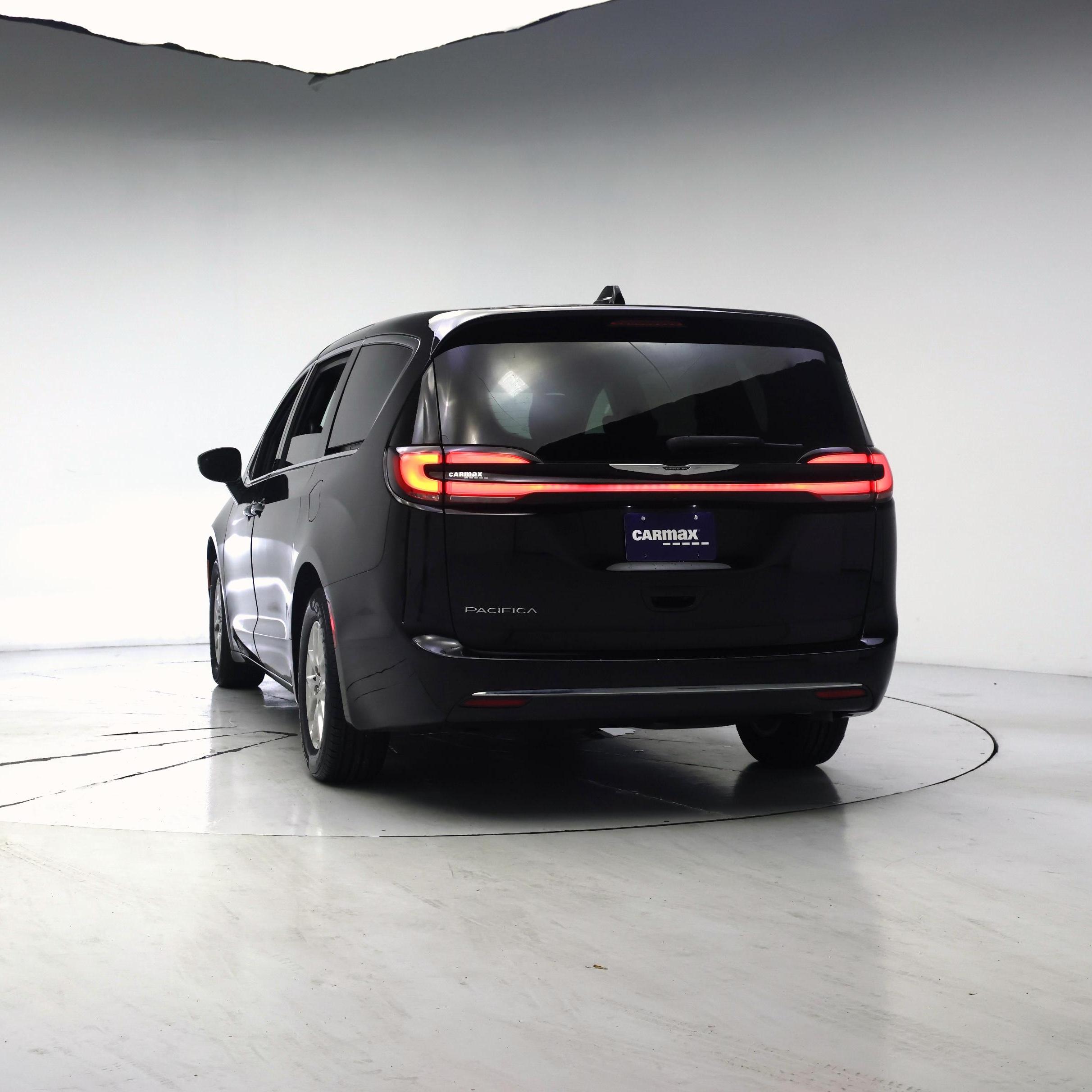 Thumbnail: 2024 Chrysler Pacifica - 6