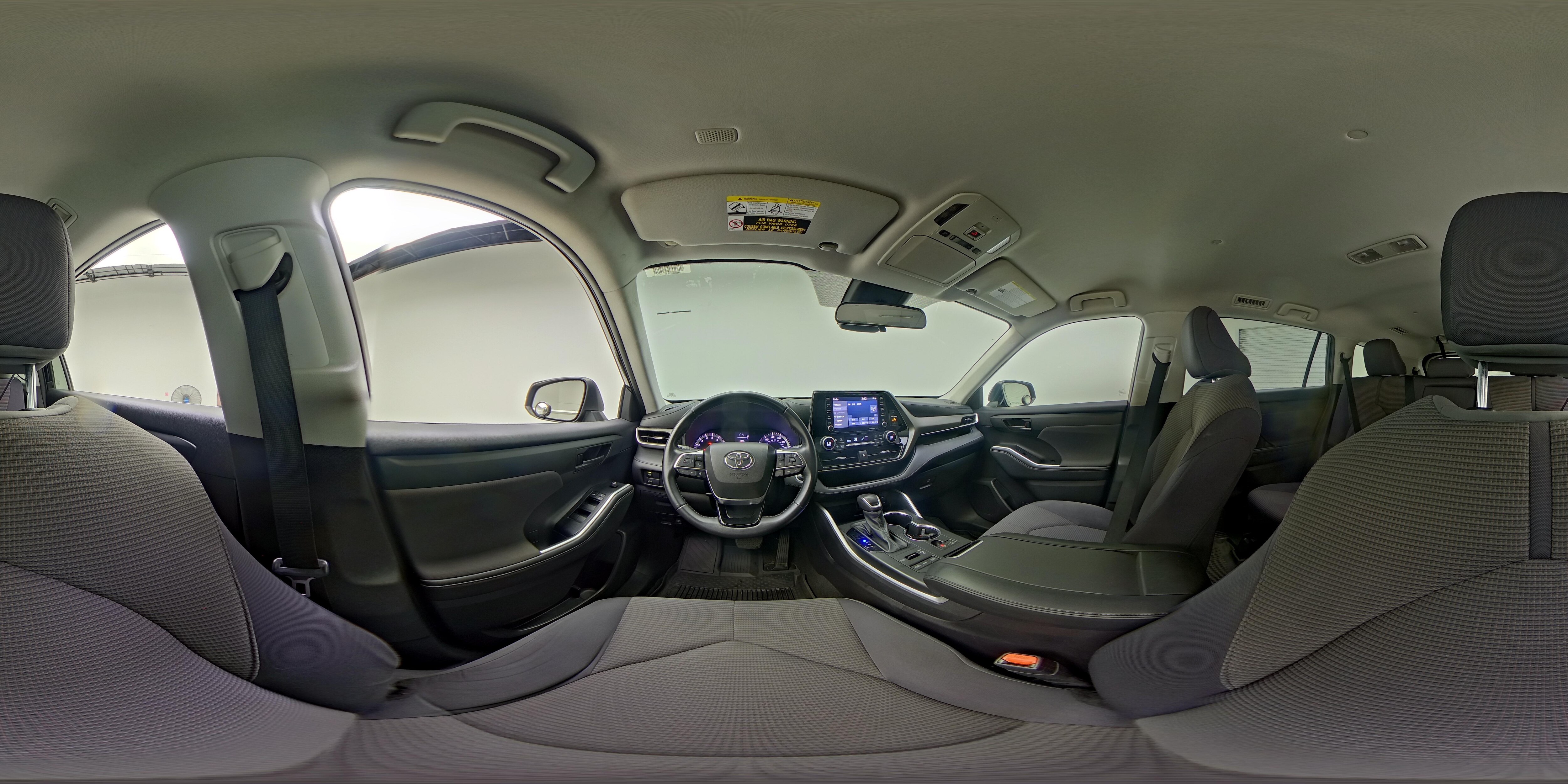 2021 Toyota Highlander LE - Photo 27