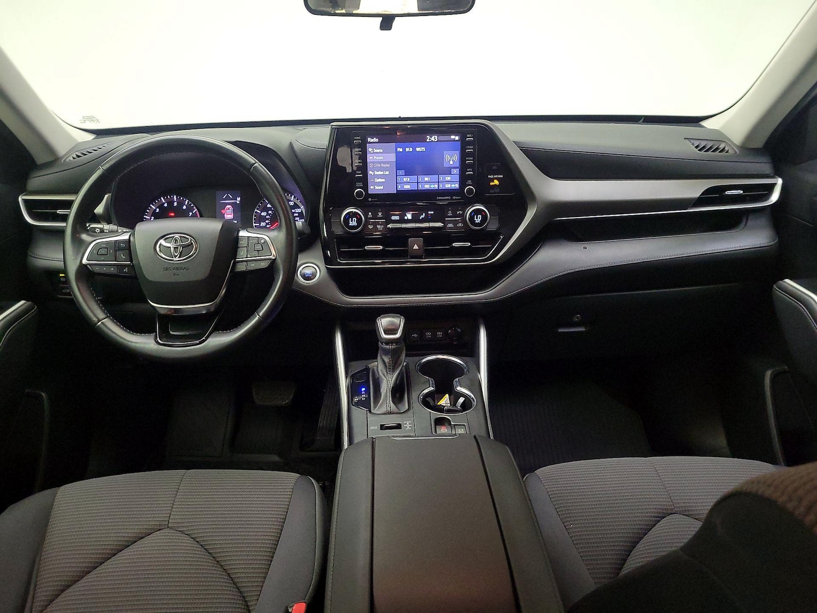 2021 Toyota Highlander LE - Photo 10