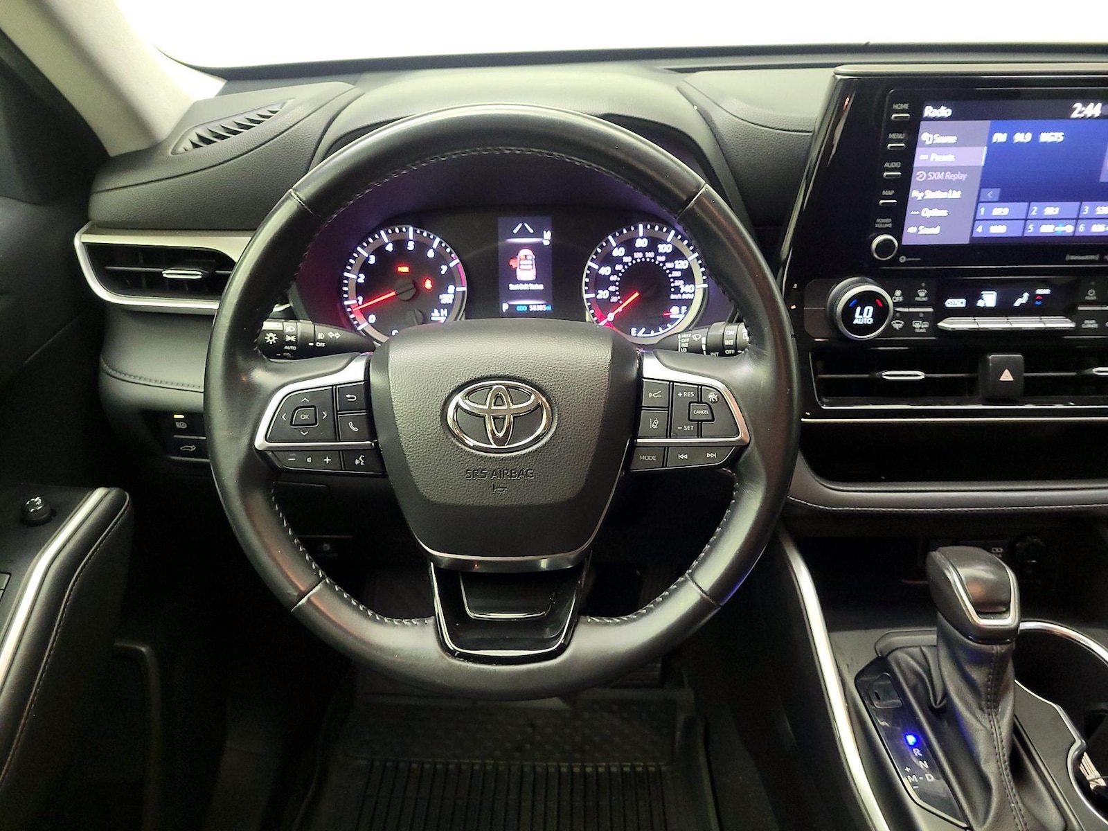 2021 Toyota Highlander LE - Photo 11