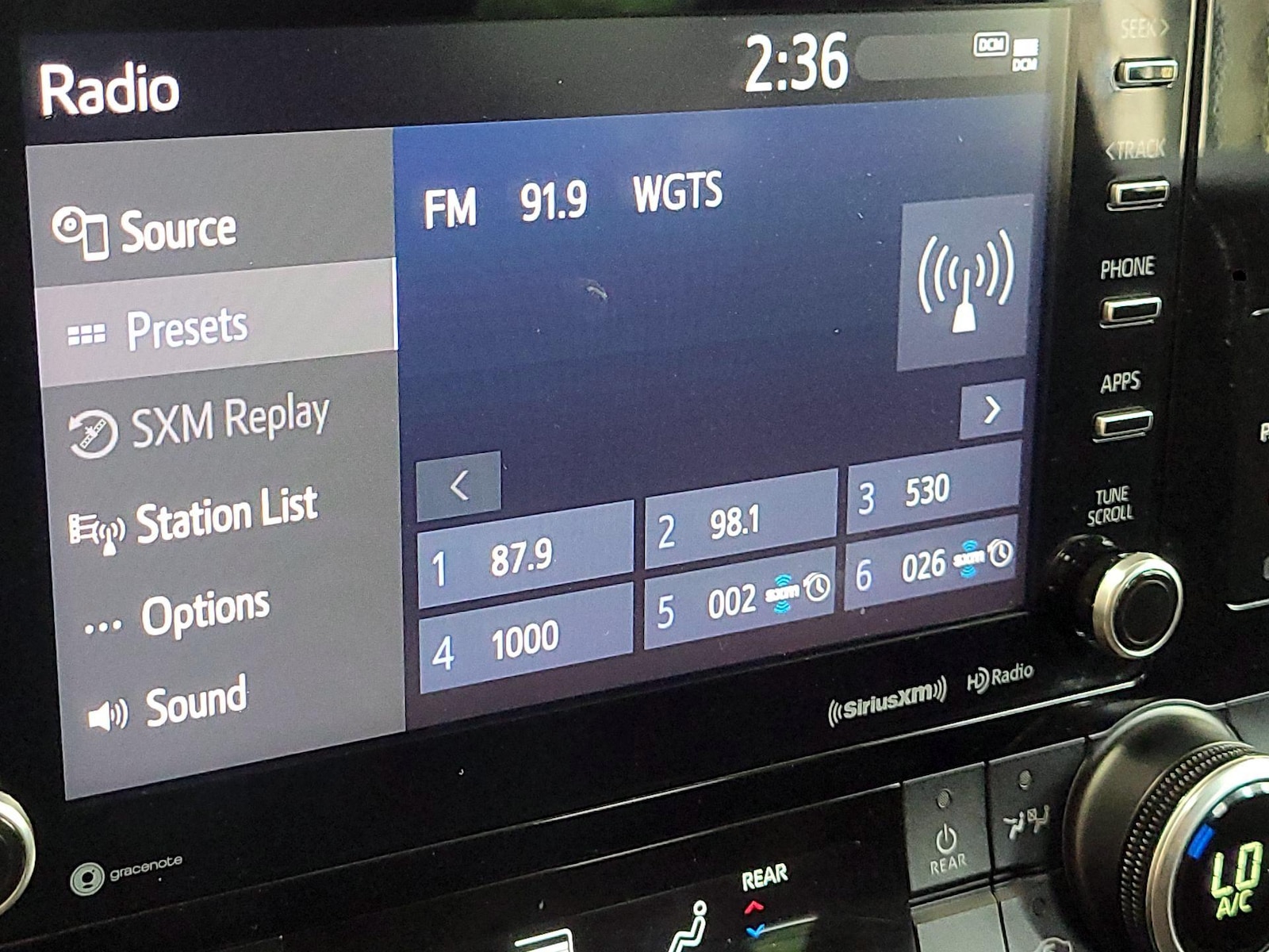 2021 Toyota Highlander LE - Photo 16