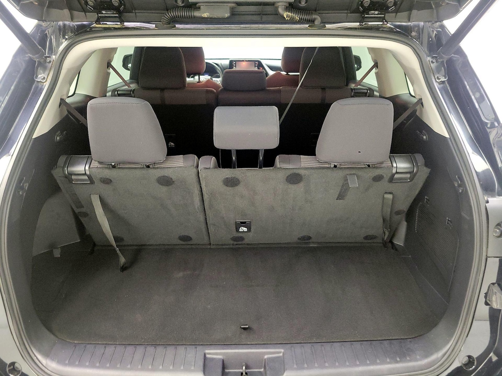 2021 Toyota Highlander LE - Photo 22