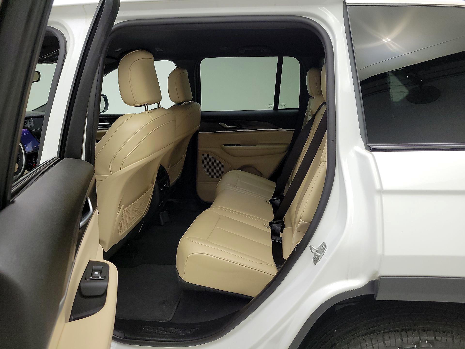 Thumbnail: 2023 Jeep Grand Cherokee - 20