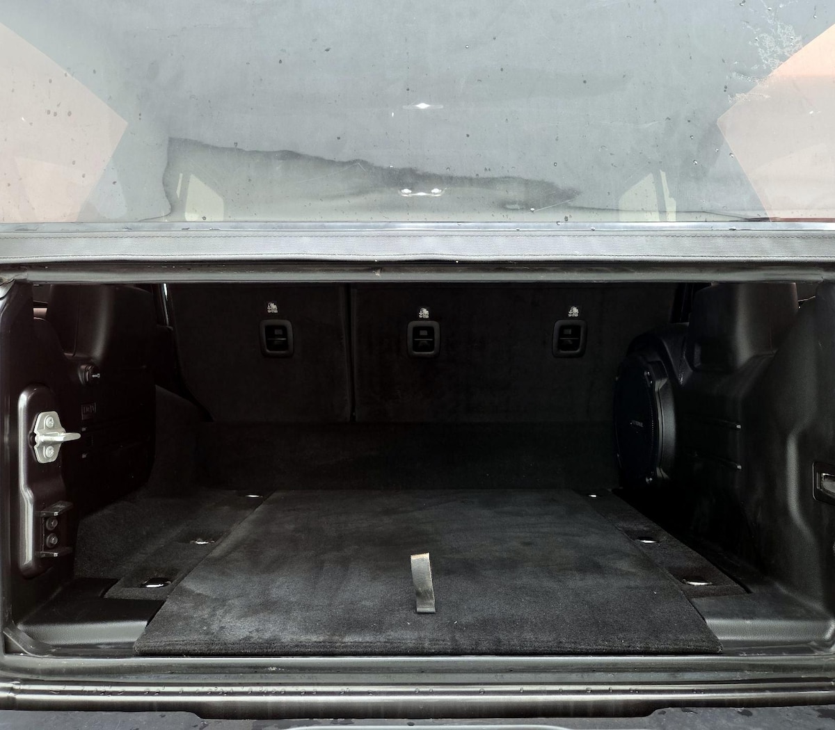 Trunk/Cargo (Seats Up)
