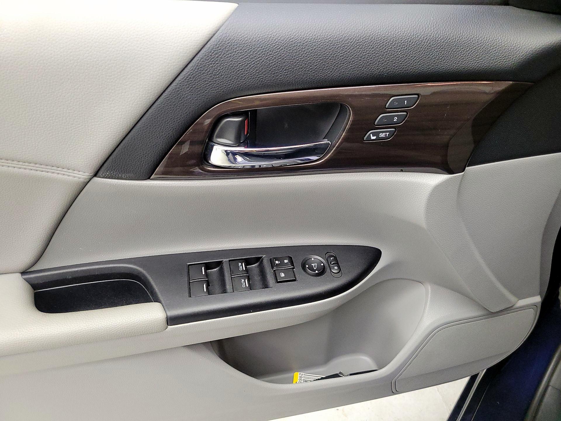 Thumbnail: 2017 Honda Accord - 12