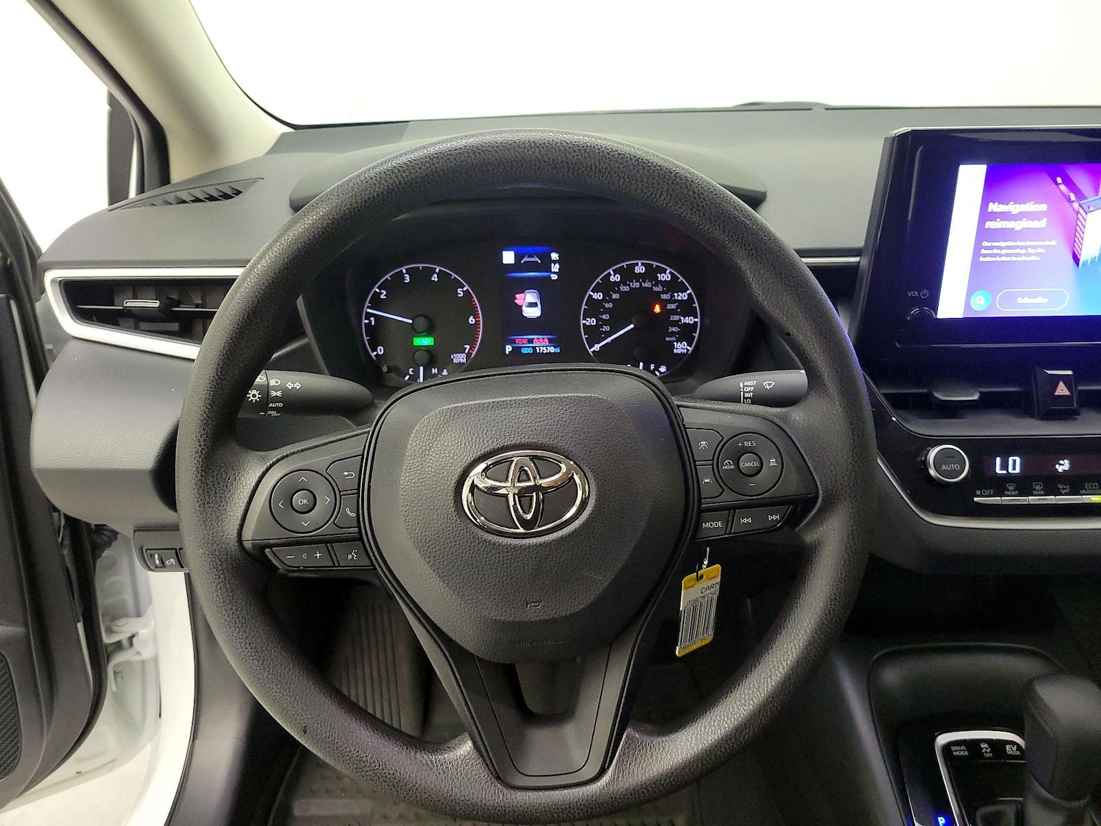 2024 Toyota Corolla LE - Photo 11