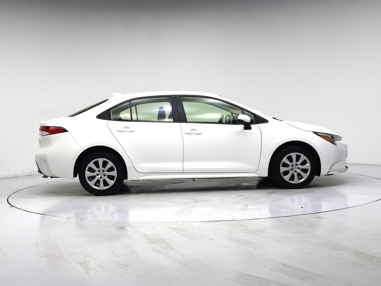2024 Toyota Corolla LE - Photo 8