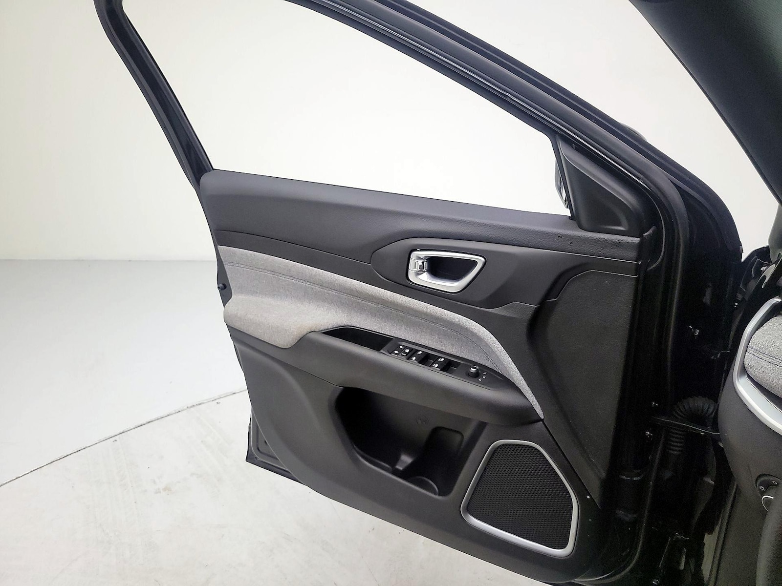 2025 Jeep Compass Sport - Photo 13