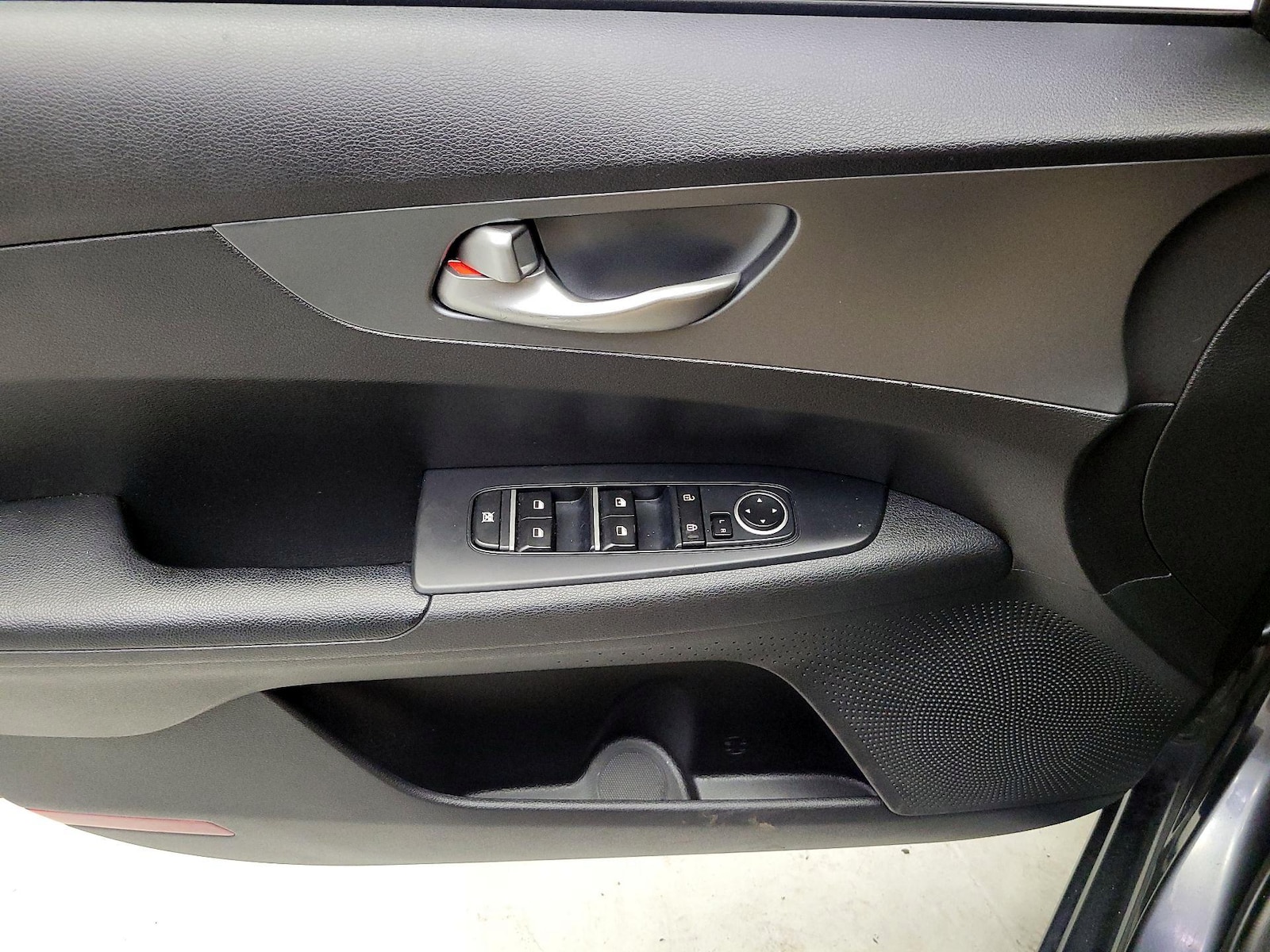 2021 Kia Forte LXS - Photo 13