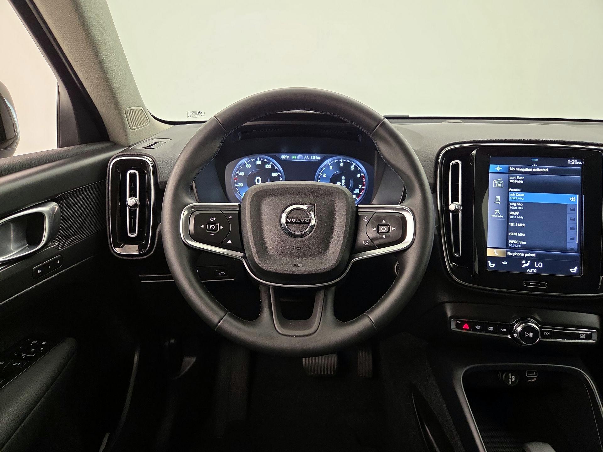 Thumbnail: 2022 Volvo XC40 - 10