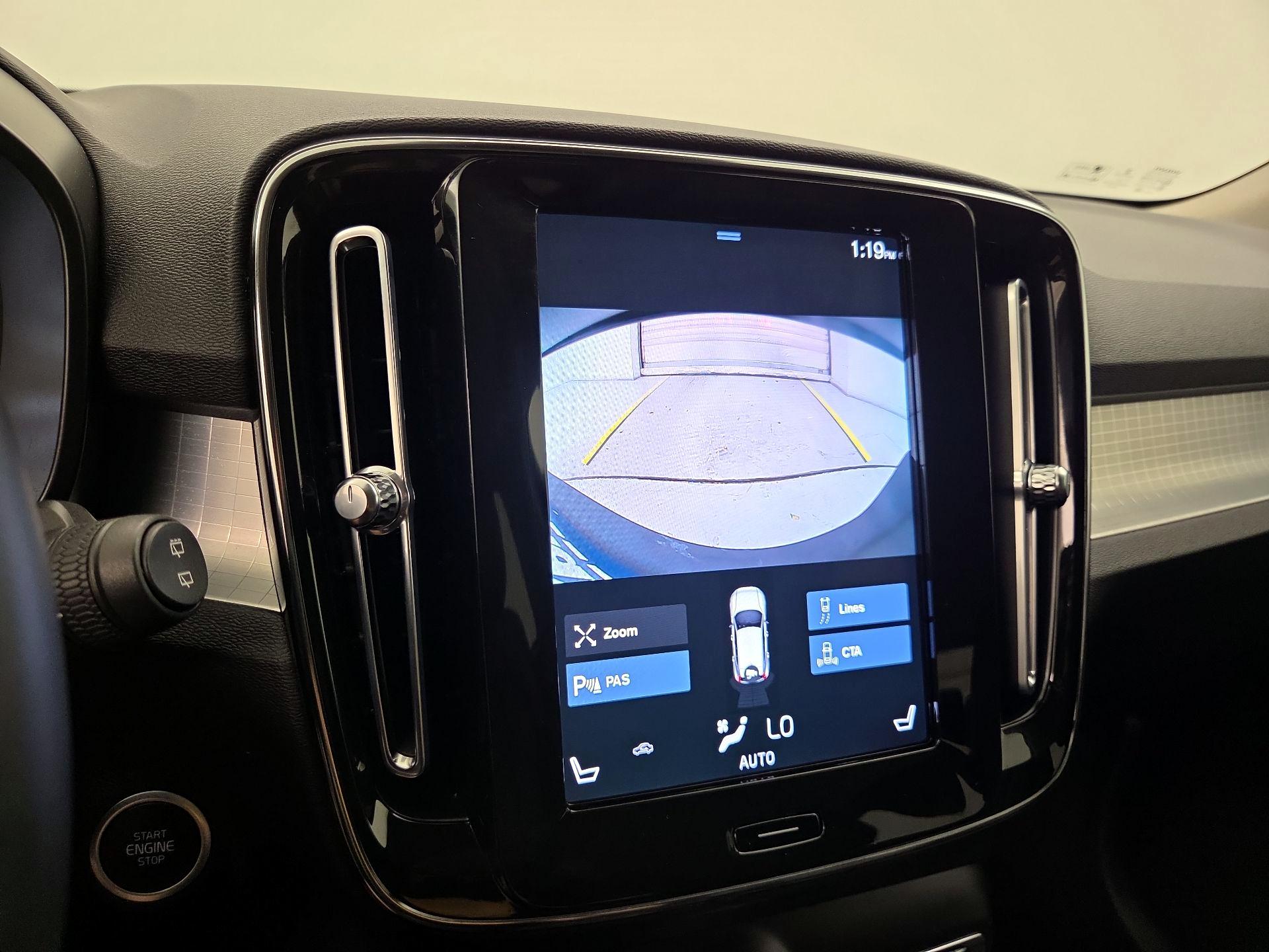 Thumbnail: 2022 Volvo XC40 - 15