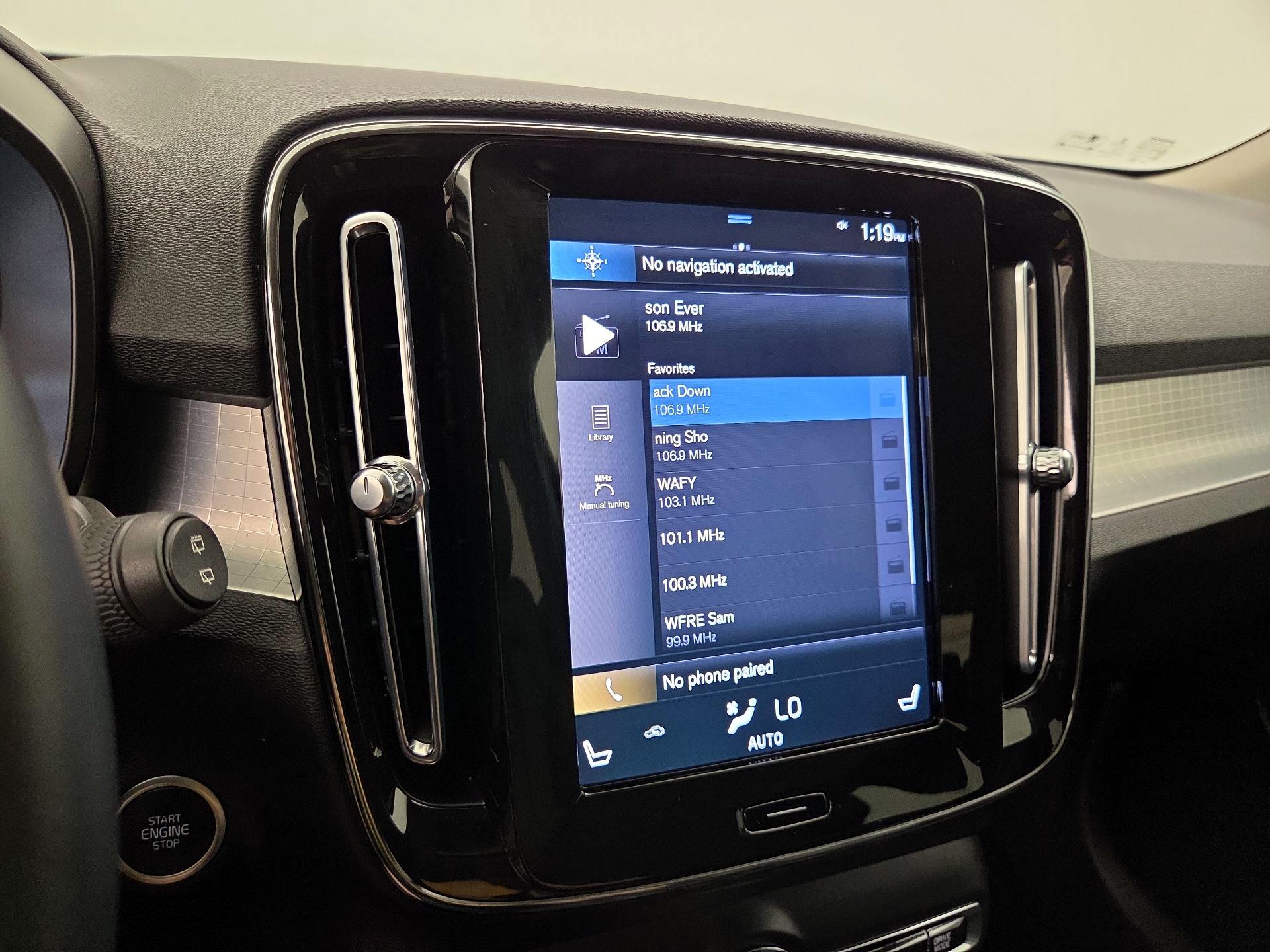 Thumbnail: 2022 Volvo XC40 - 16