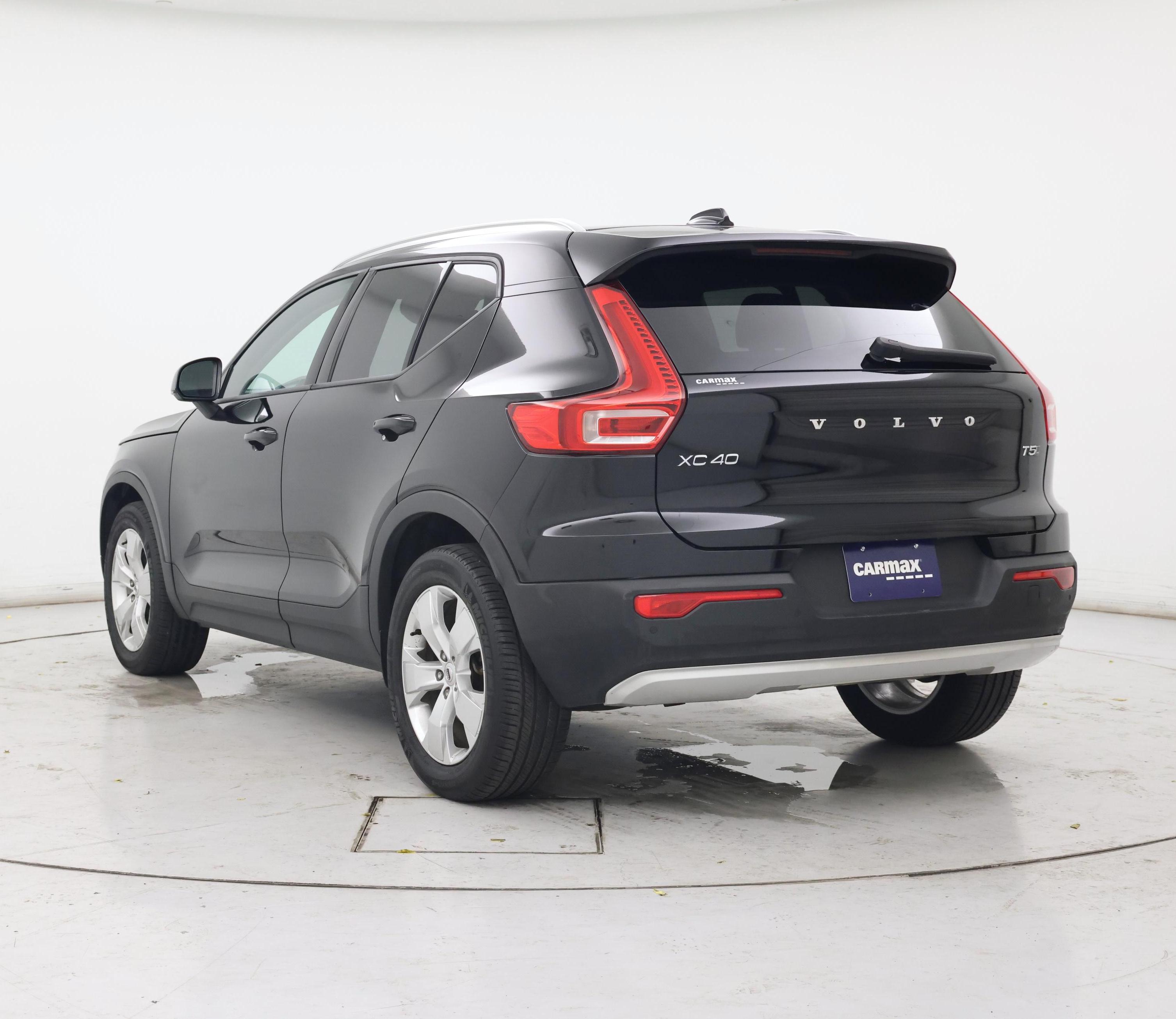 Thumbnail: 2022 Volvo XC40 - 2