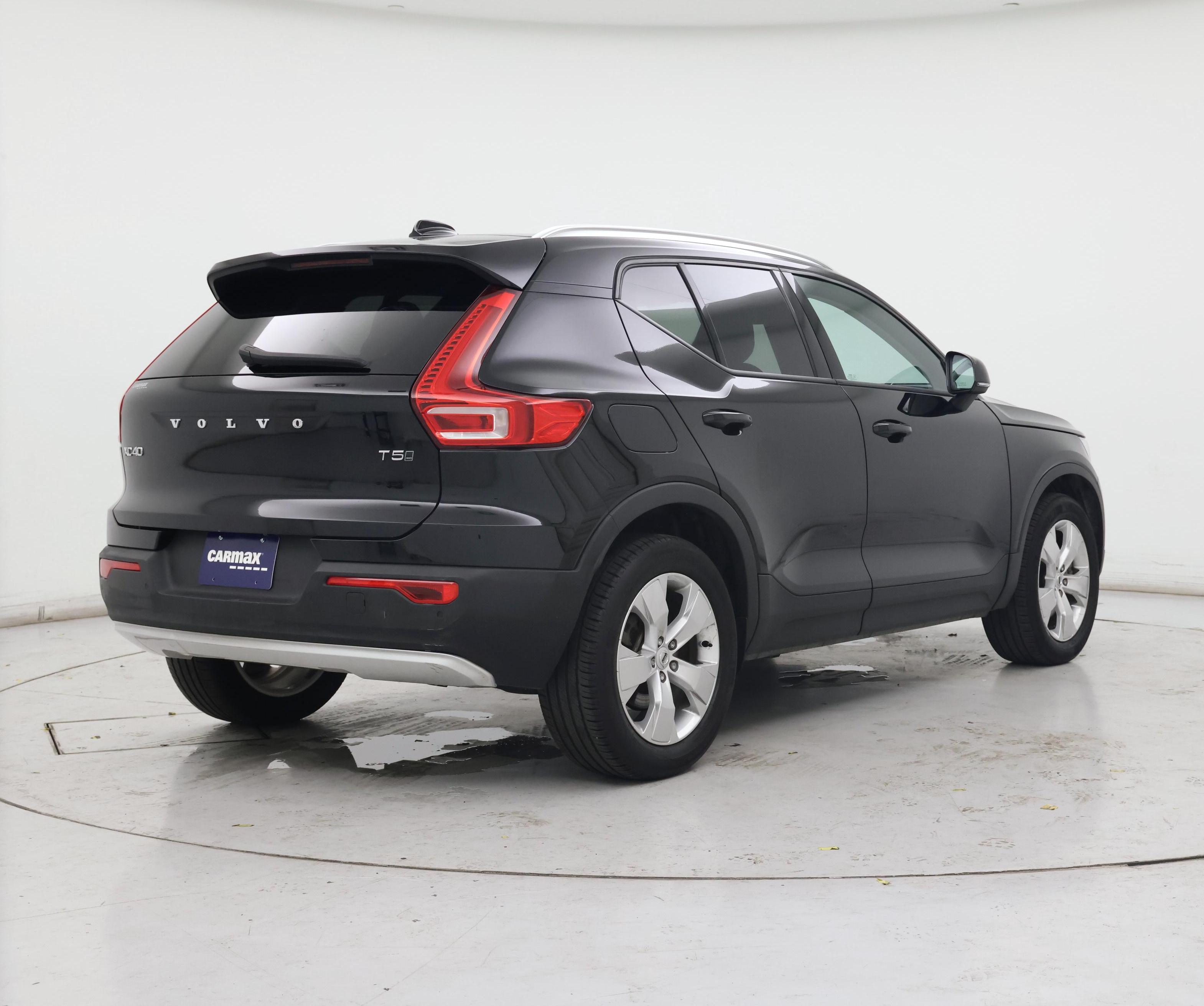 Thumbnail: 2022 Volvo XC40 - 8