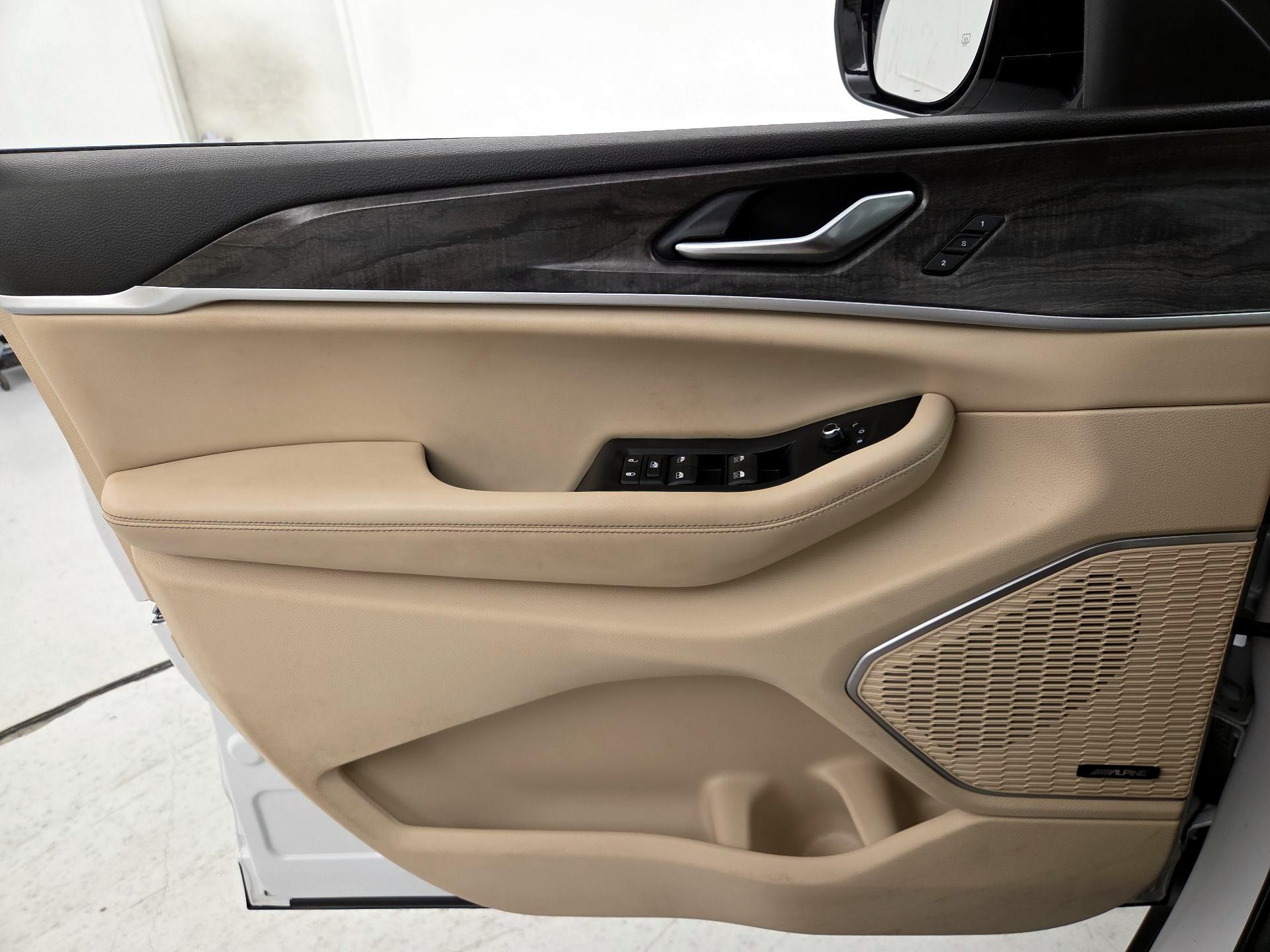 Thumbnail: 2023 Jeep Grand Cherokee - 12