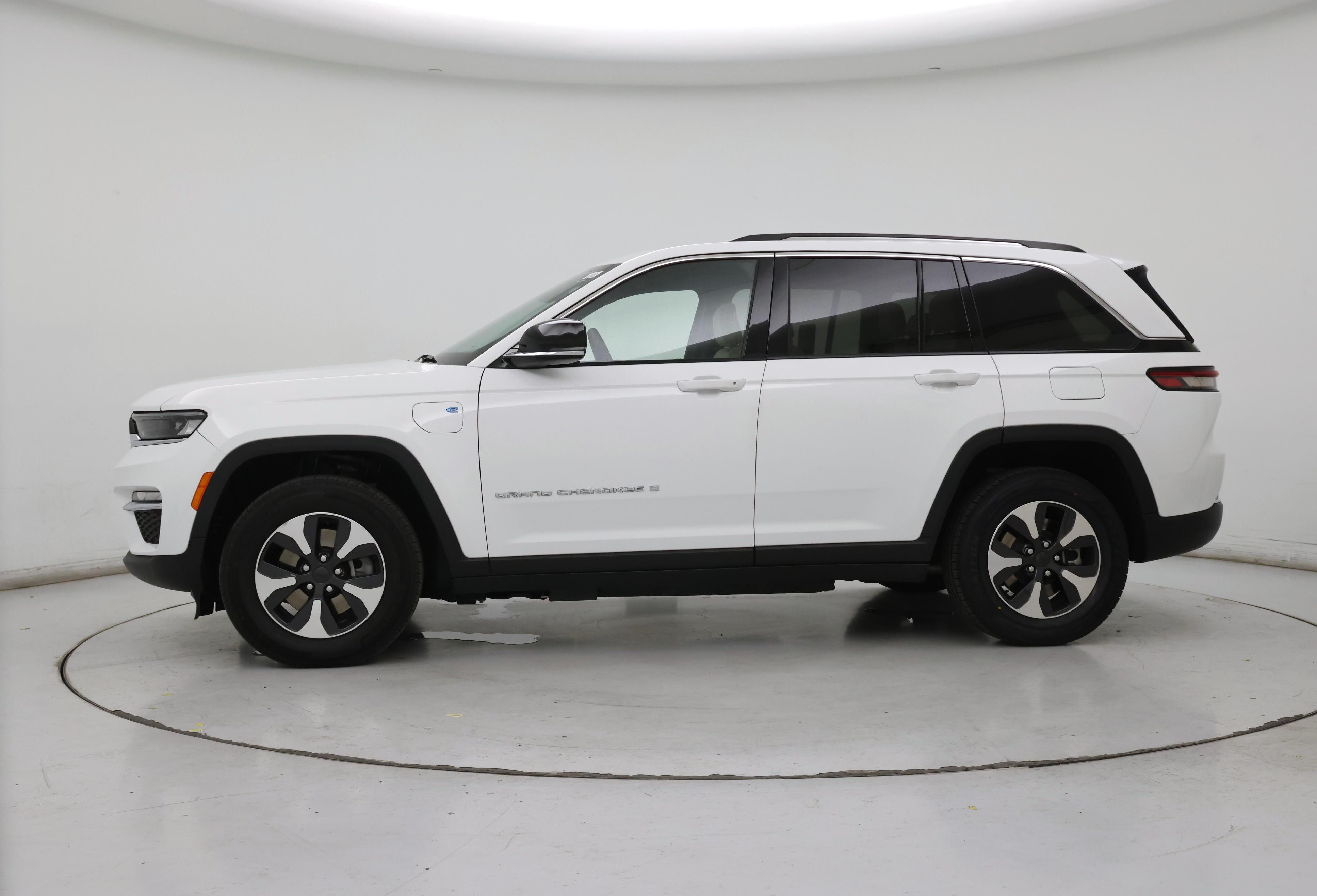Thumbnail: 2023 Jeep Grand Cherokee - 3