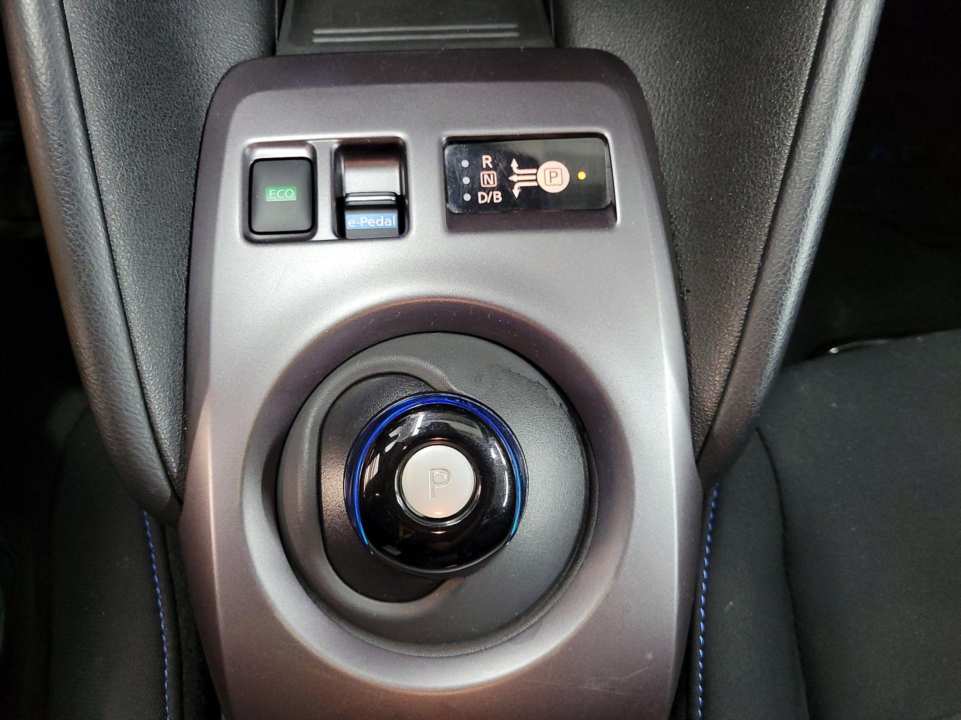 Thumbnail: 2023 Nissan Leaf - 17