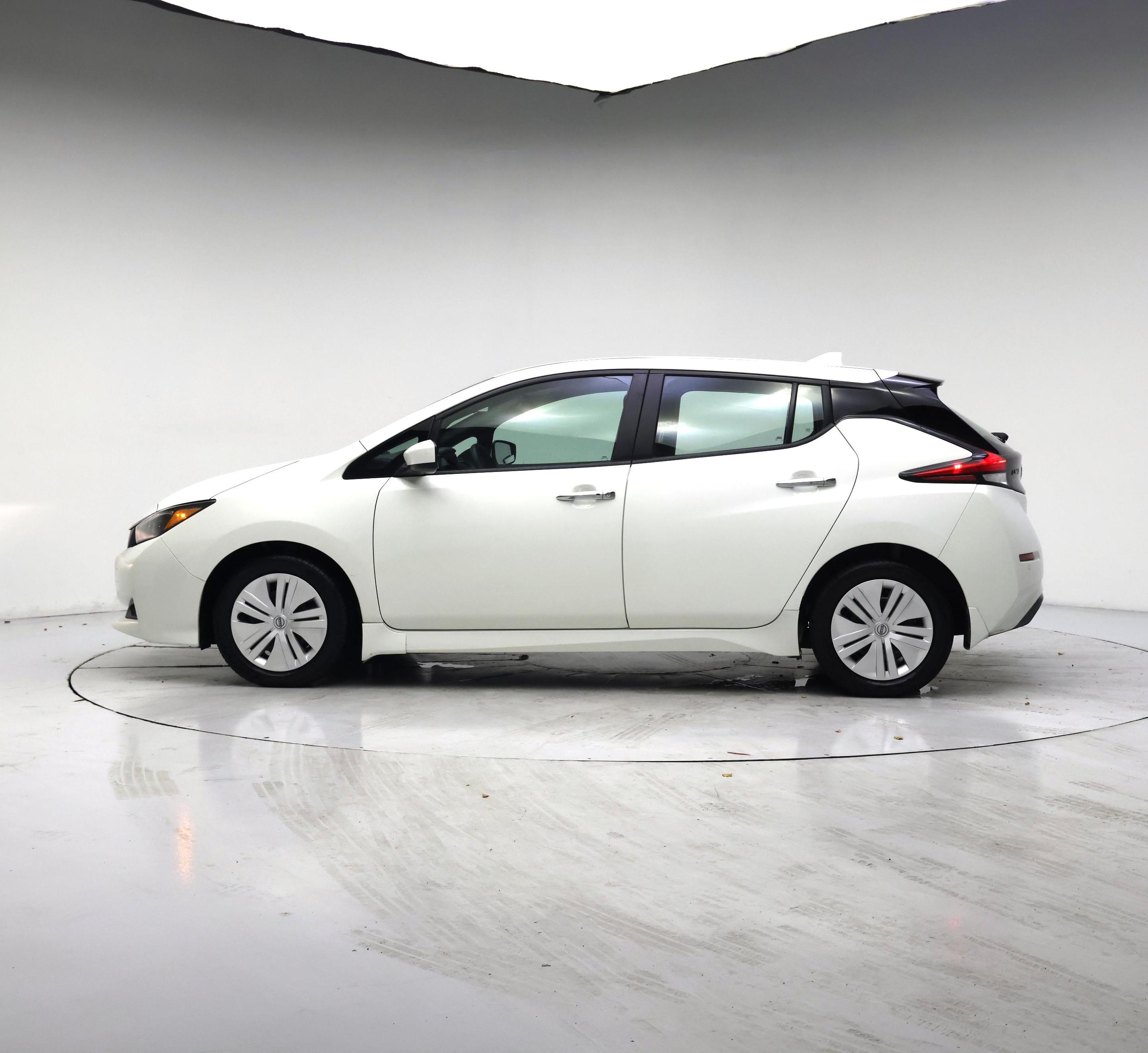 Thumbnail: 2023 Nissan Leaf - 3