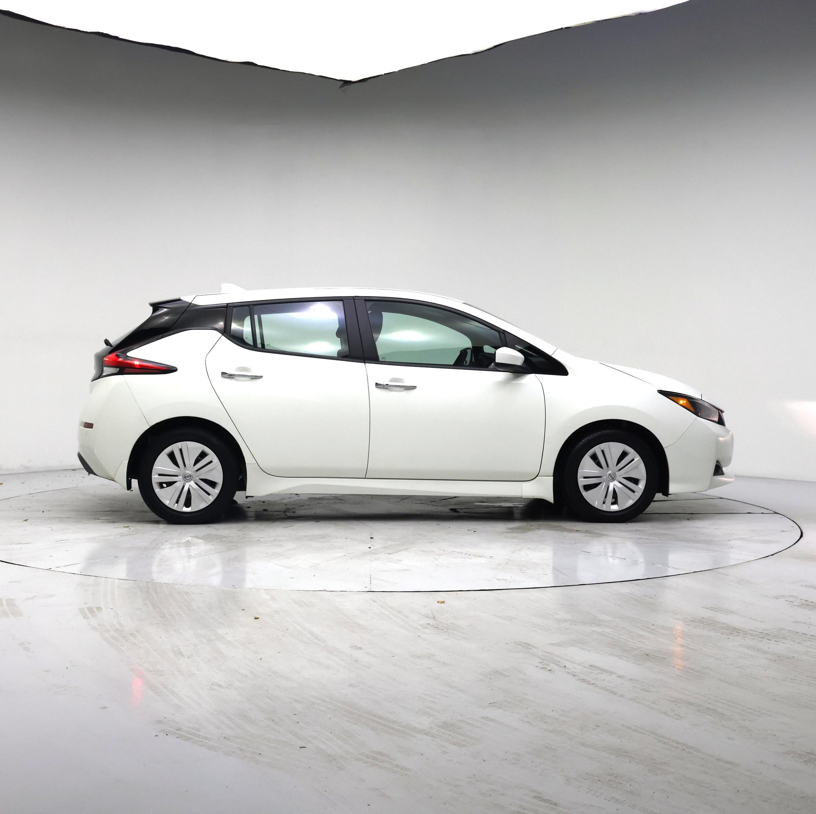 Thumbnail: 2023 Nissan Leaf - 7