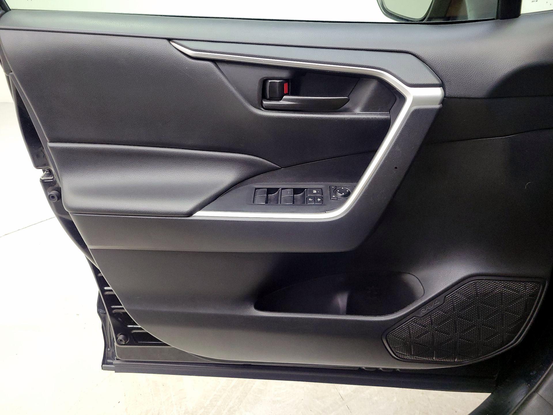 Thumbnail: 2021 Toyota RAV4 - 12