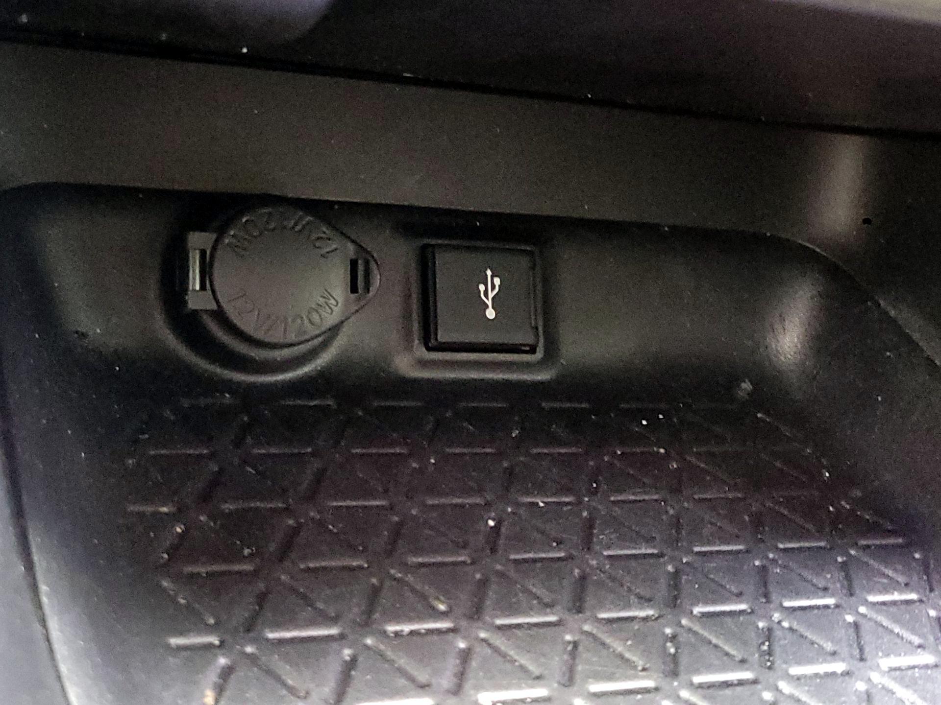 Thumbnail: 2021 Toyota RAV4 - 18