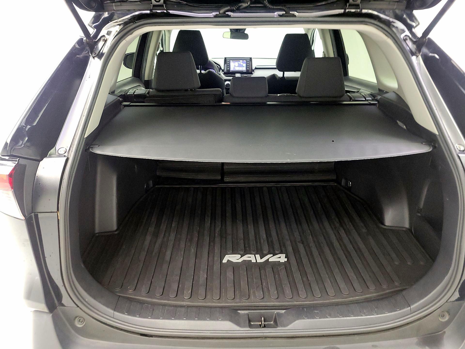 Thumbnail: 2021 Toyota RAV4 - 20