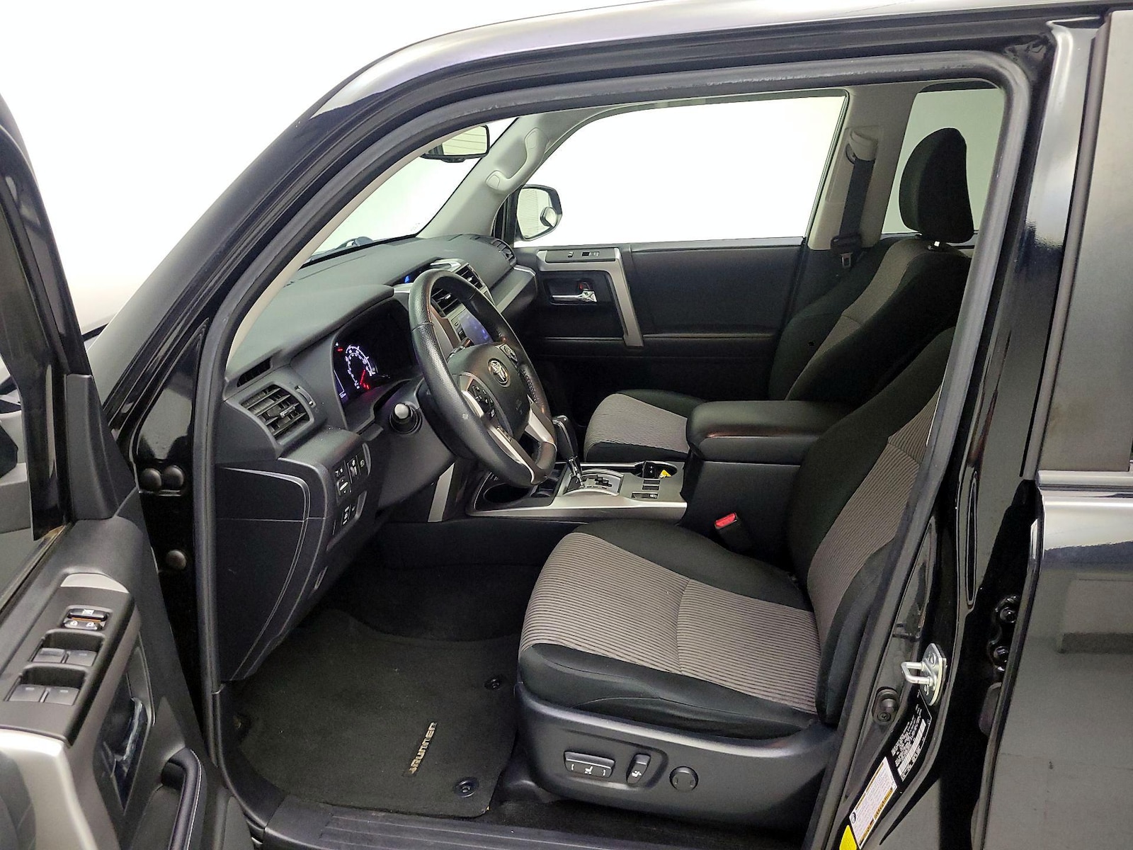 2022 Toyota 4Runner SR5 - Photo 12