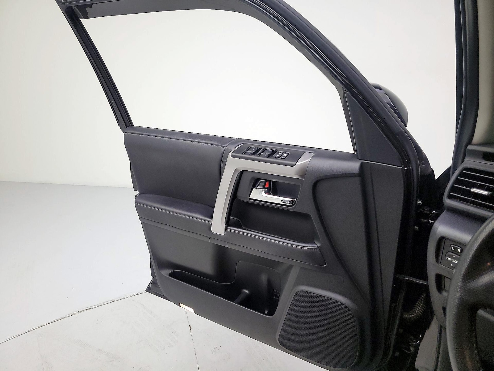 2022 Toyota 4Runner SR5 - Photo 13