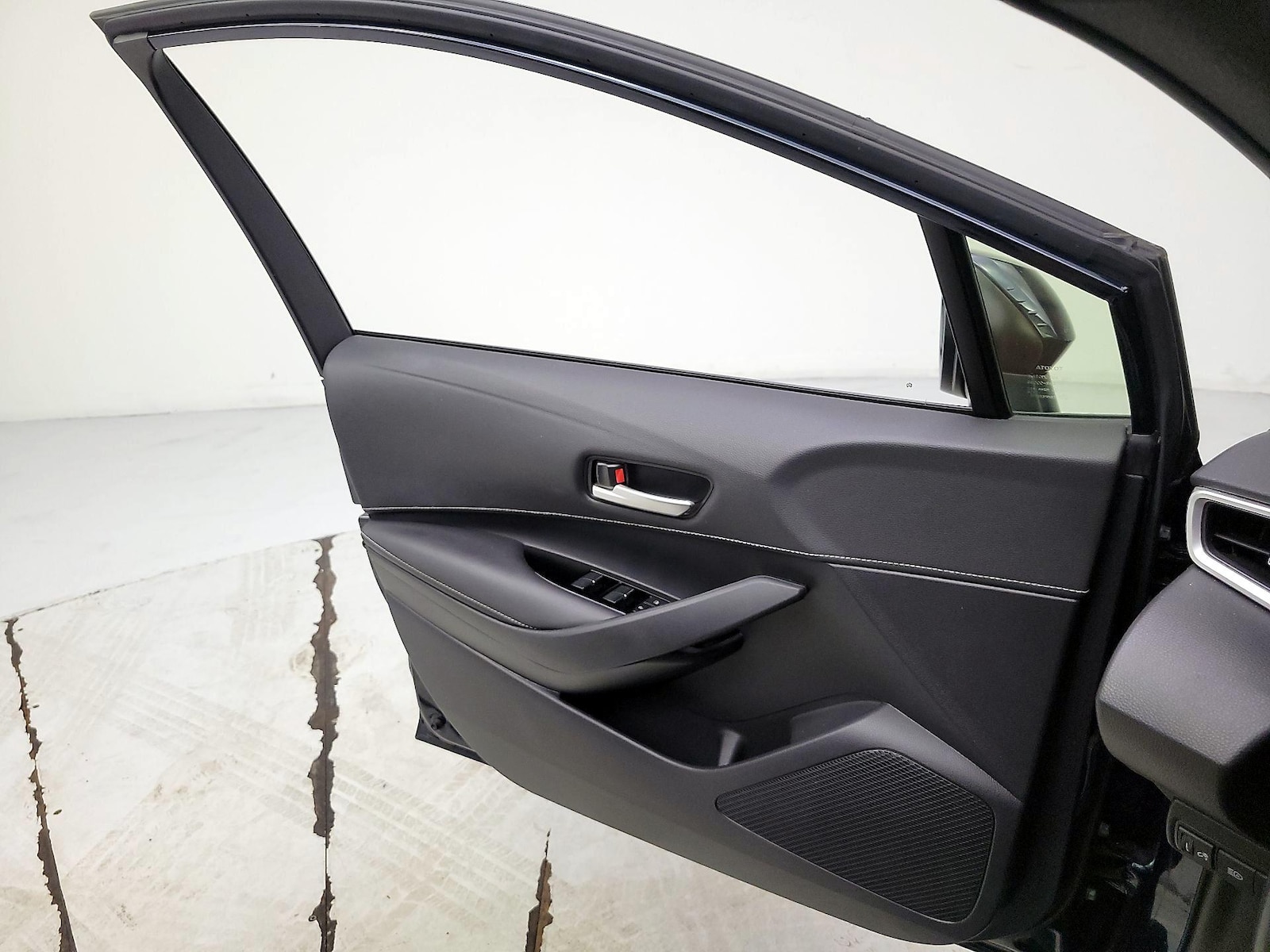 2020 Toyota Corolla Hatchback SE - Photo 13