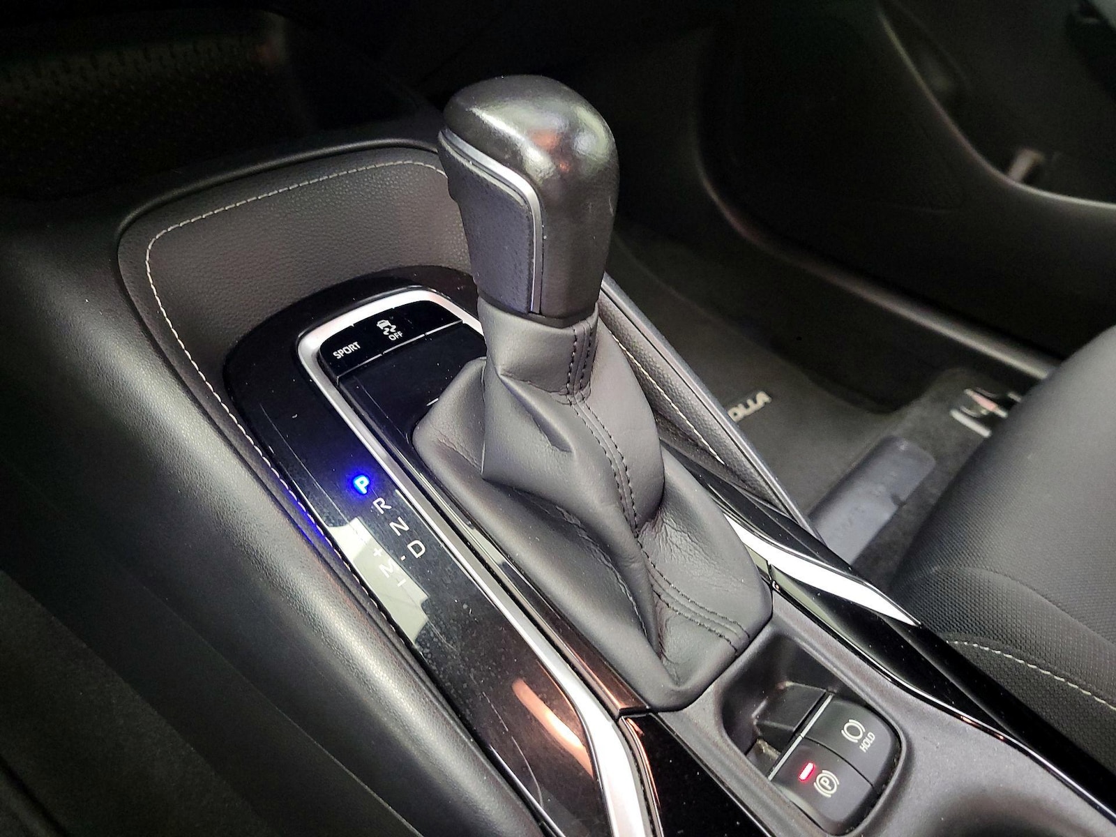 2020 Toyota Corolla Hatchback SE - Photo 18