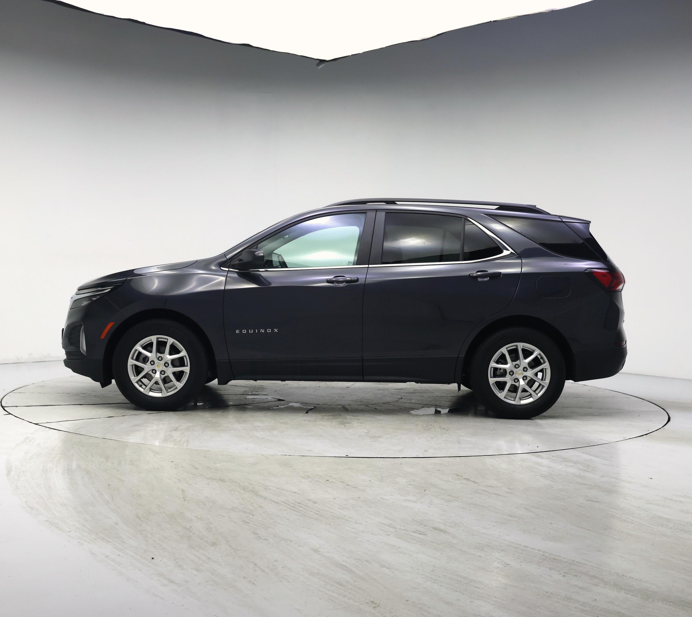 Thumbnail: 2022 Chevrolet Equinox - 3
