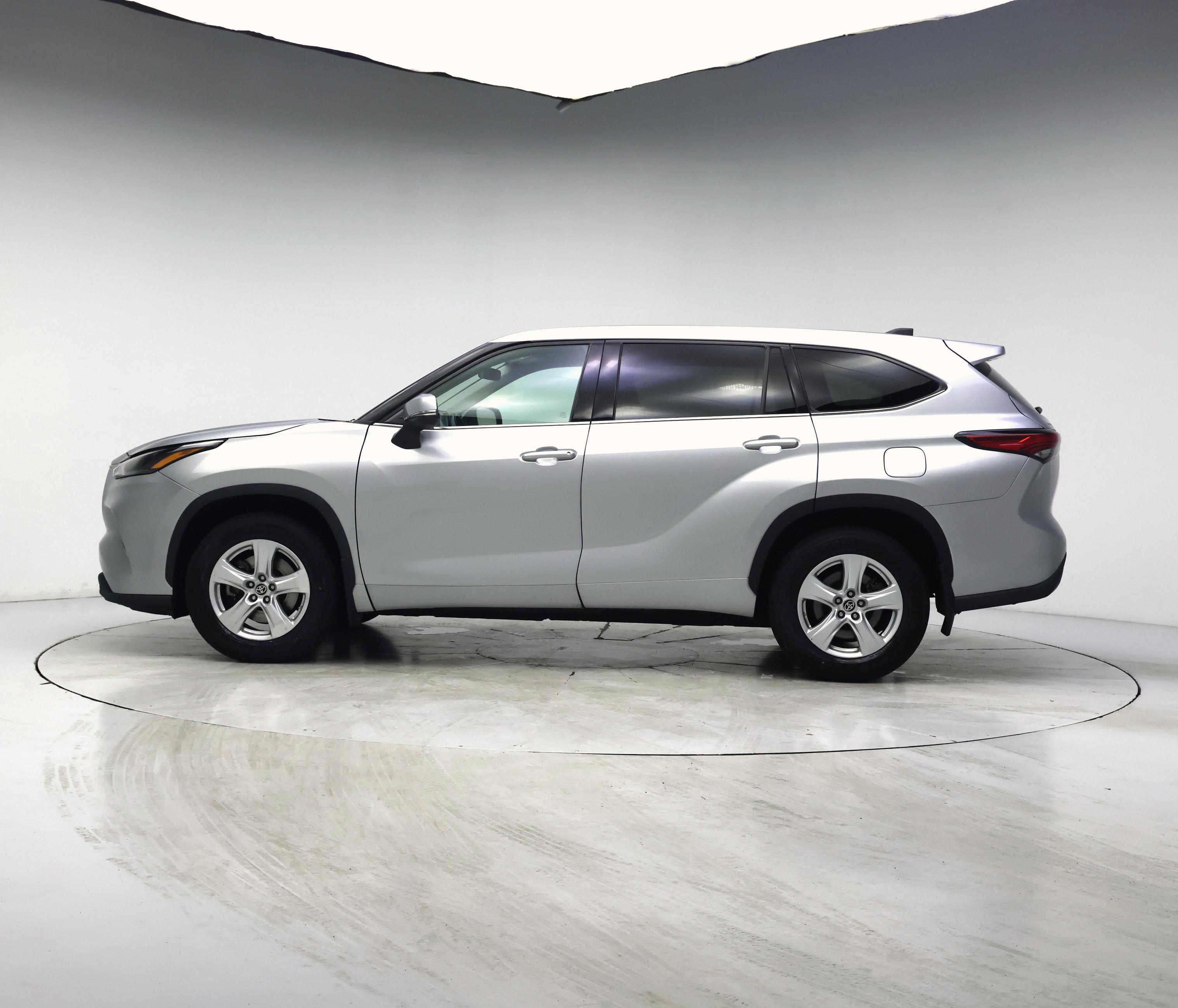Thumbnail: 2022 Toyota Highlander - 3