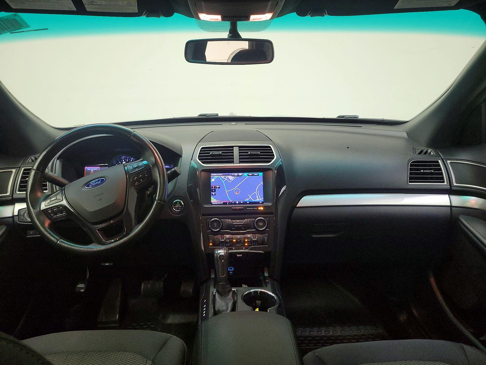 Thumbnail: 2016 Ford Explorer - 9