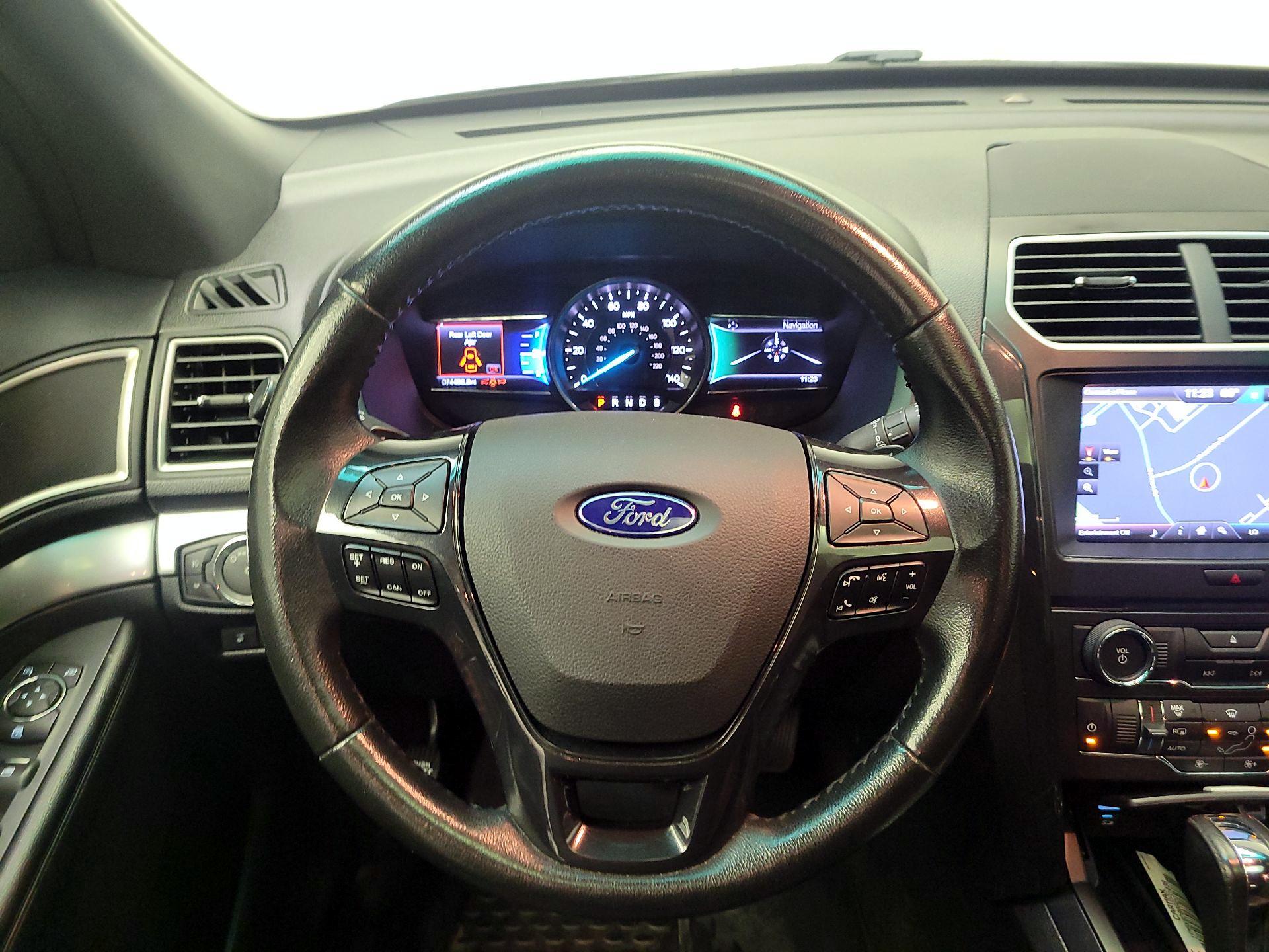 Thumbnail: 2016 Ford Explorer - 10