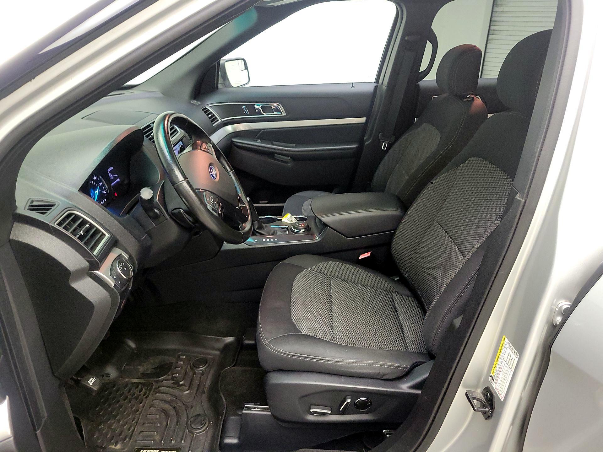 Thumbnail: 2016 Ford Explorer - 11