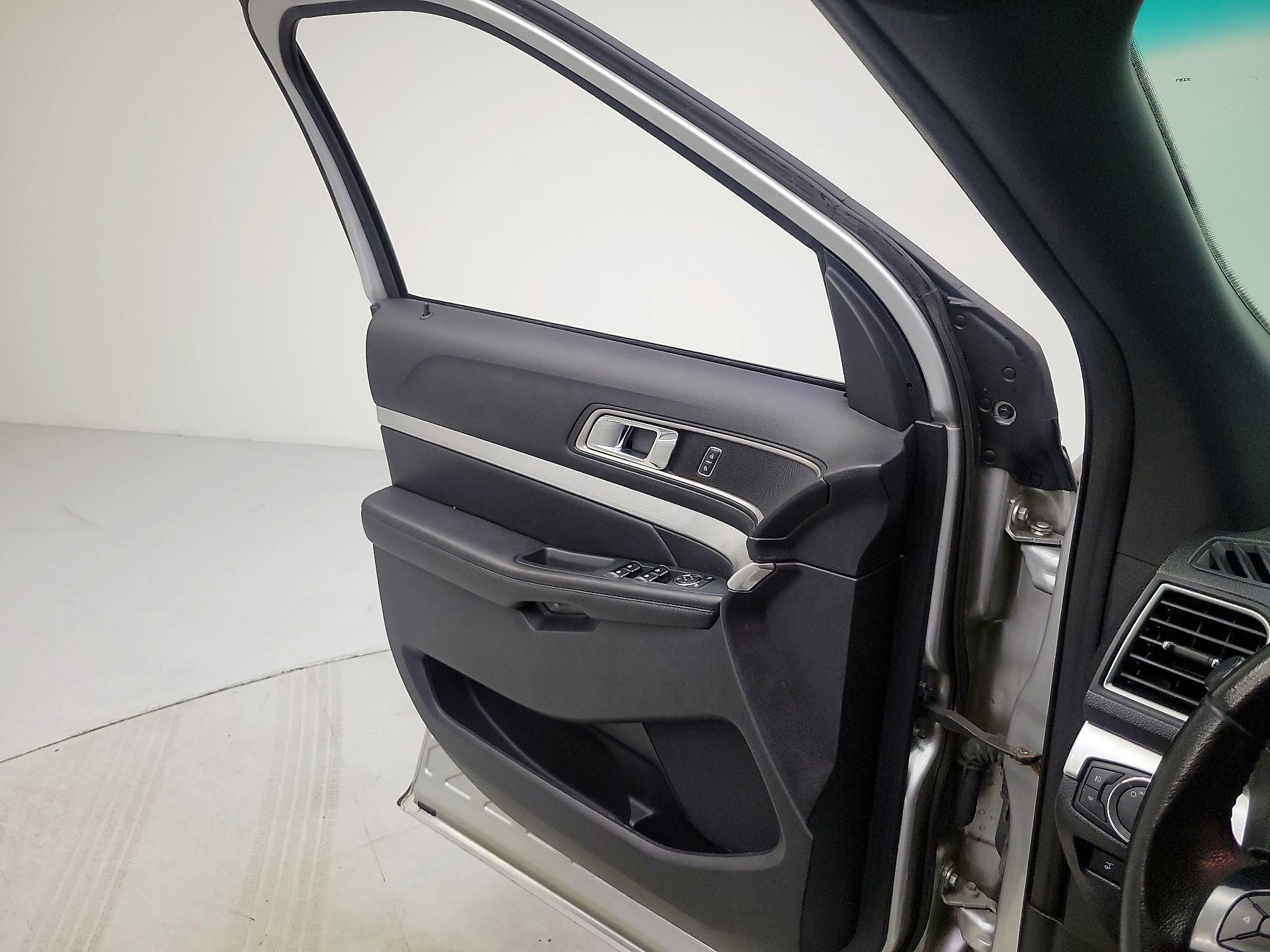 Thumbnail: 2016 Ford Explorer - 12