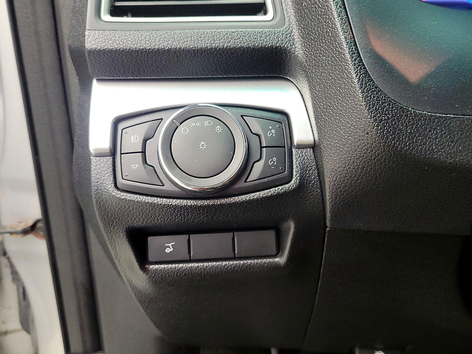 Thumbnail: 2016 Ford Explorer - 13