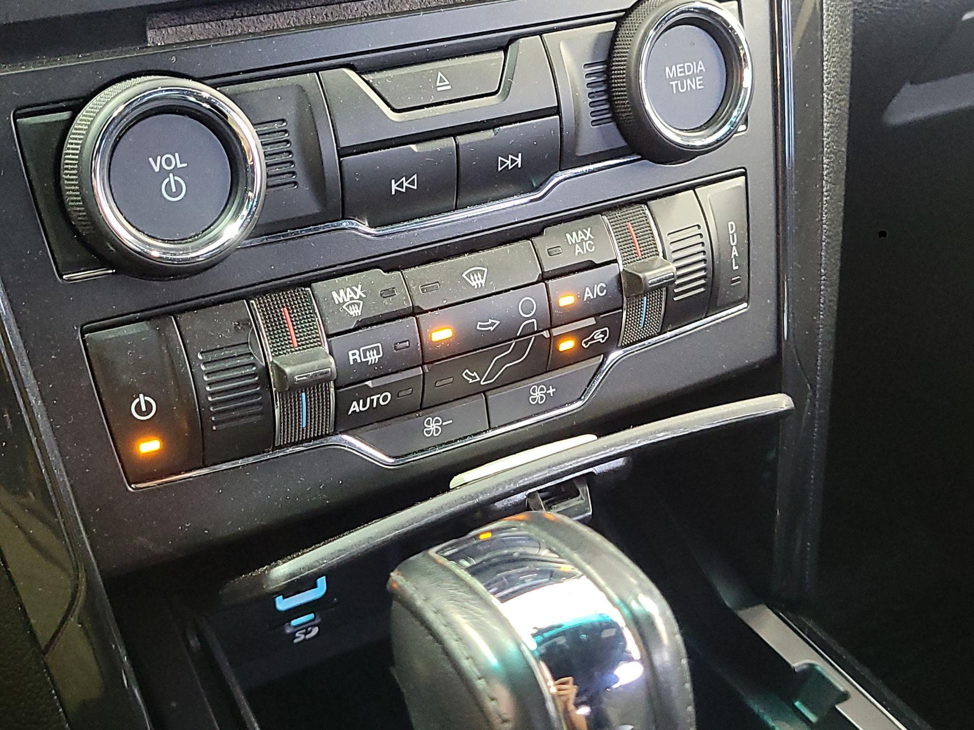 Thumbnail: 2016 Ford Explorer - 17