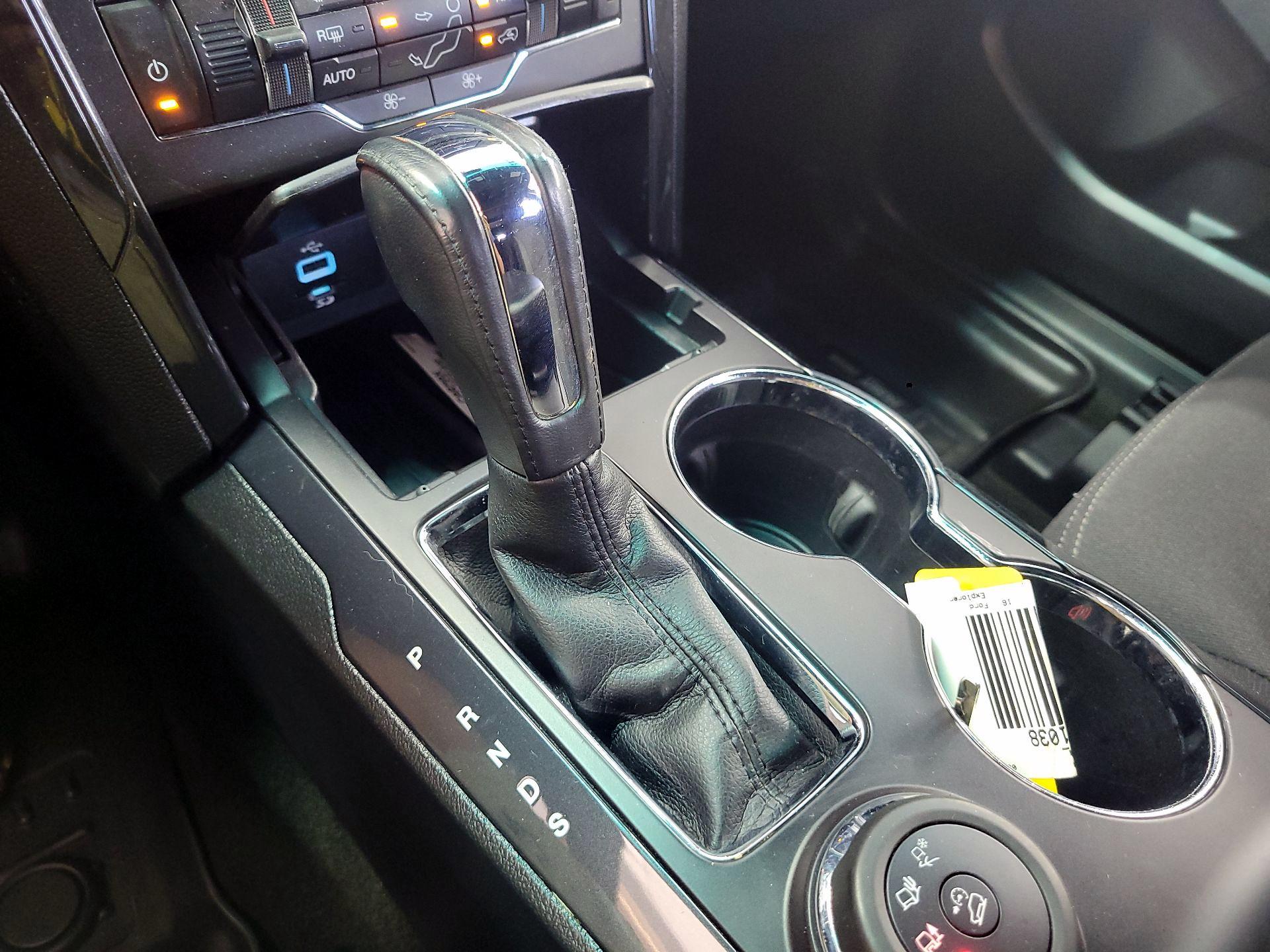 Thumbnail: 2016 Ford Explorer - 18