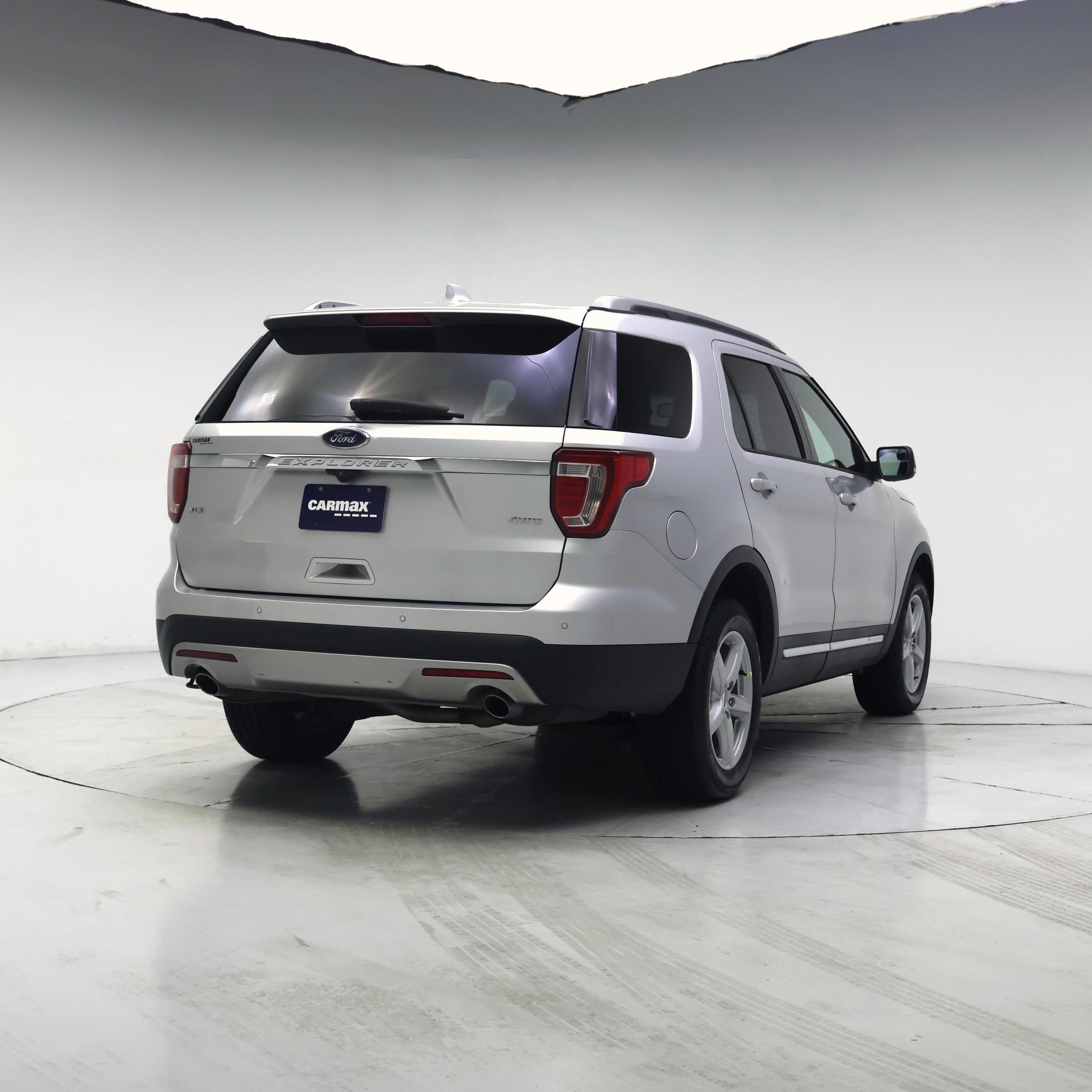 Thumbnail: 2016 Ford Explorer - 8