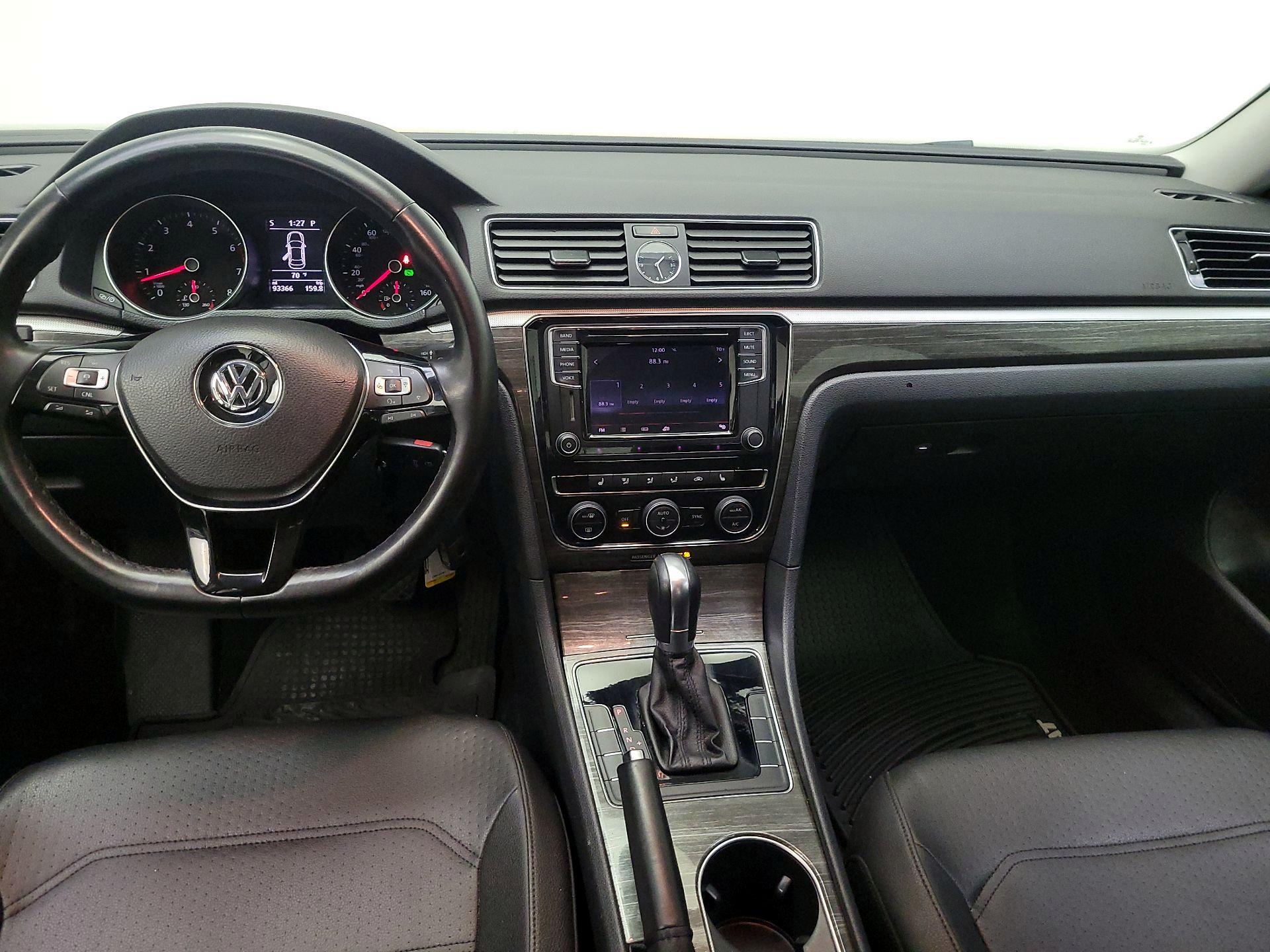 Thumbnail: 2016 Volkswagen Passat - 9