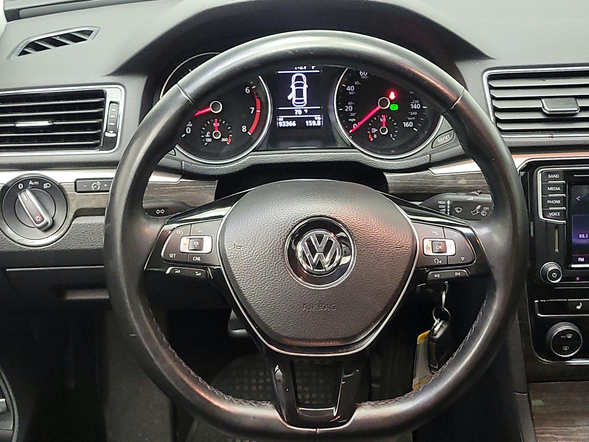 Thumbnail: 2016 Volkswagen Passat - 10