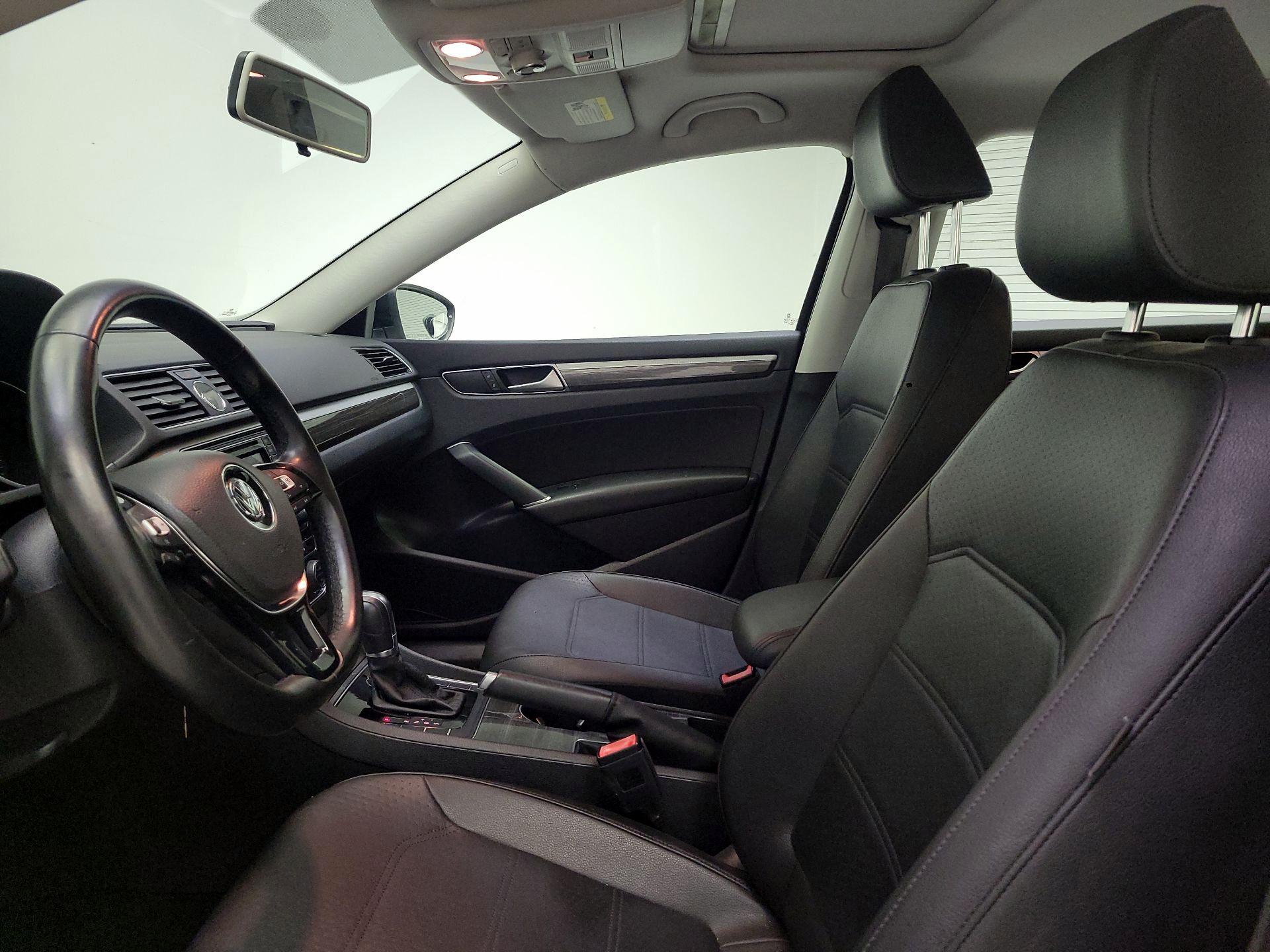 Thumbnail: 2016 Volkswagen Passat - 11