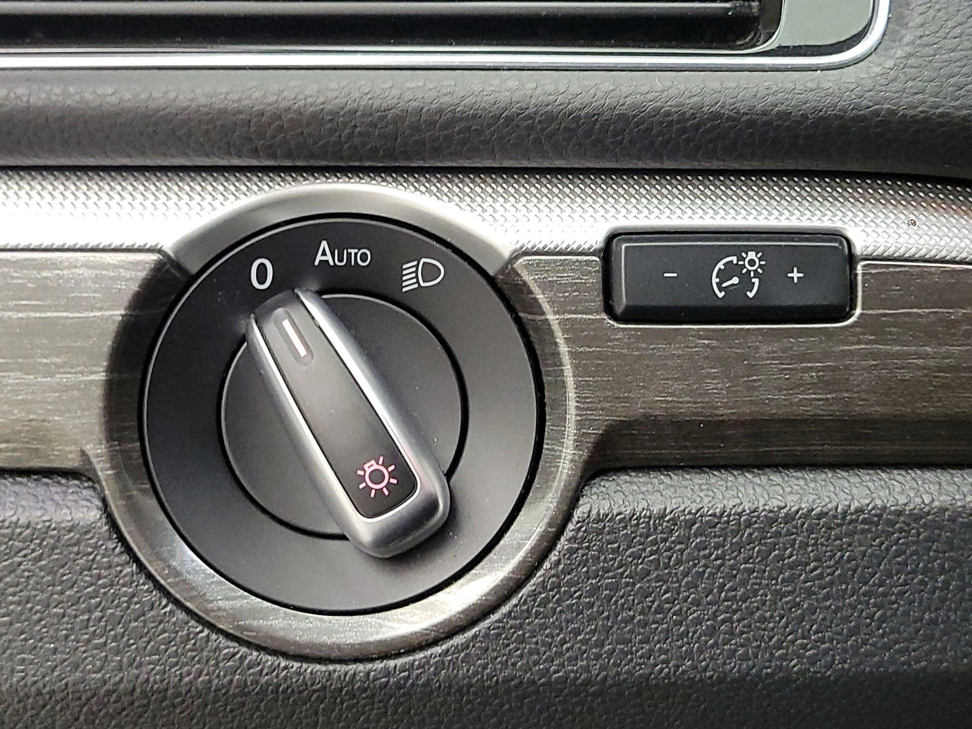 Thumbnail: 2016 Volkswagen Passat - 13
