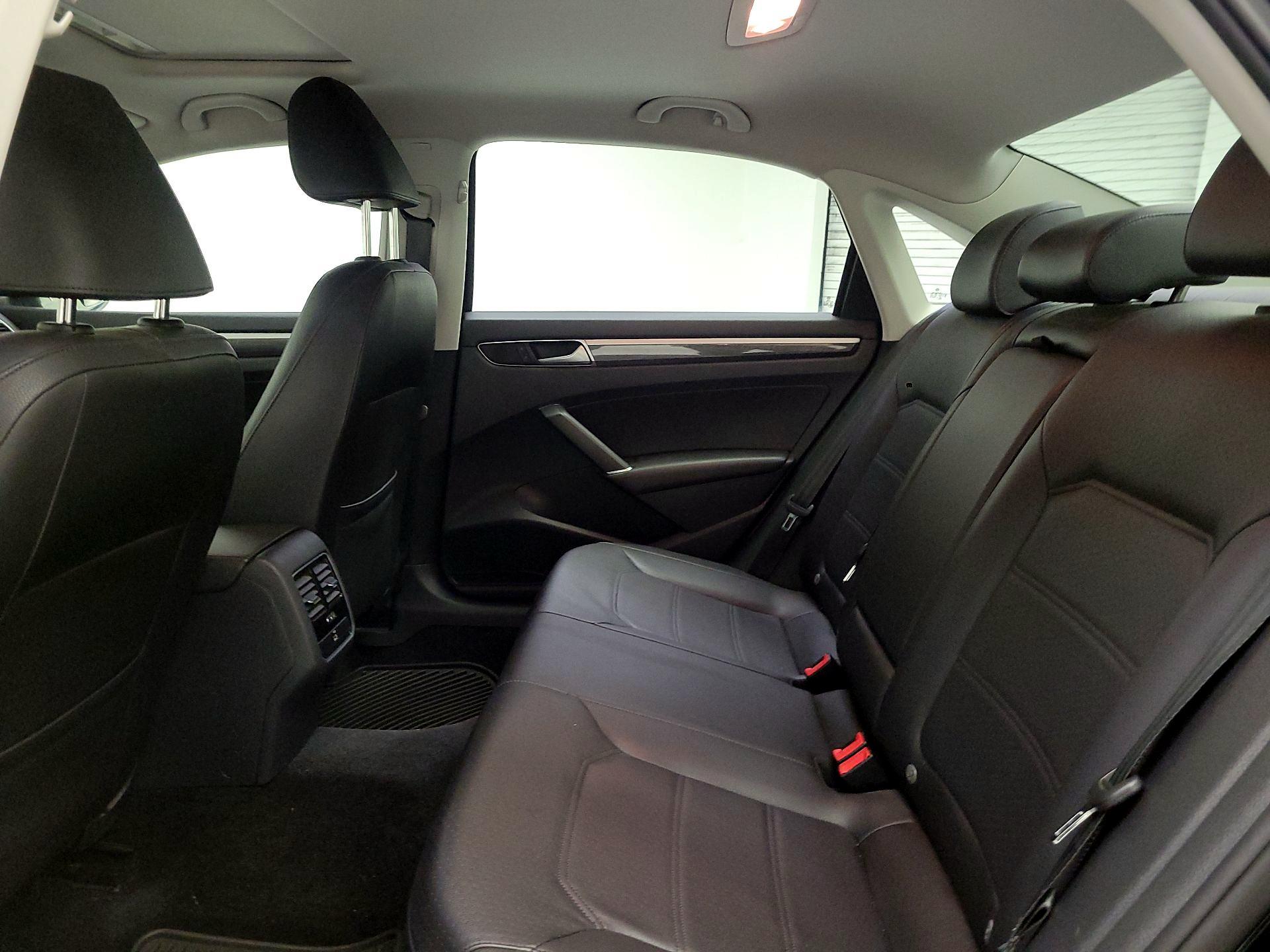 Thumbnail: 2016 Volkswagen Passat - 19