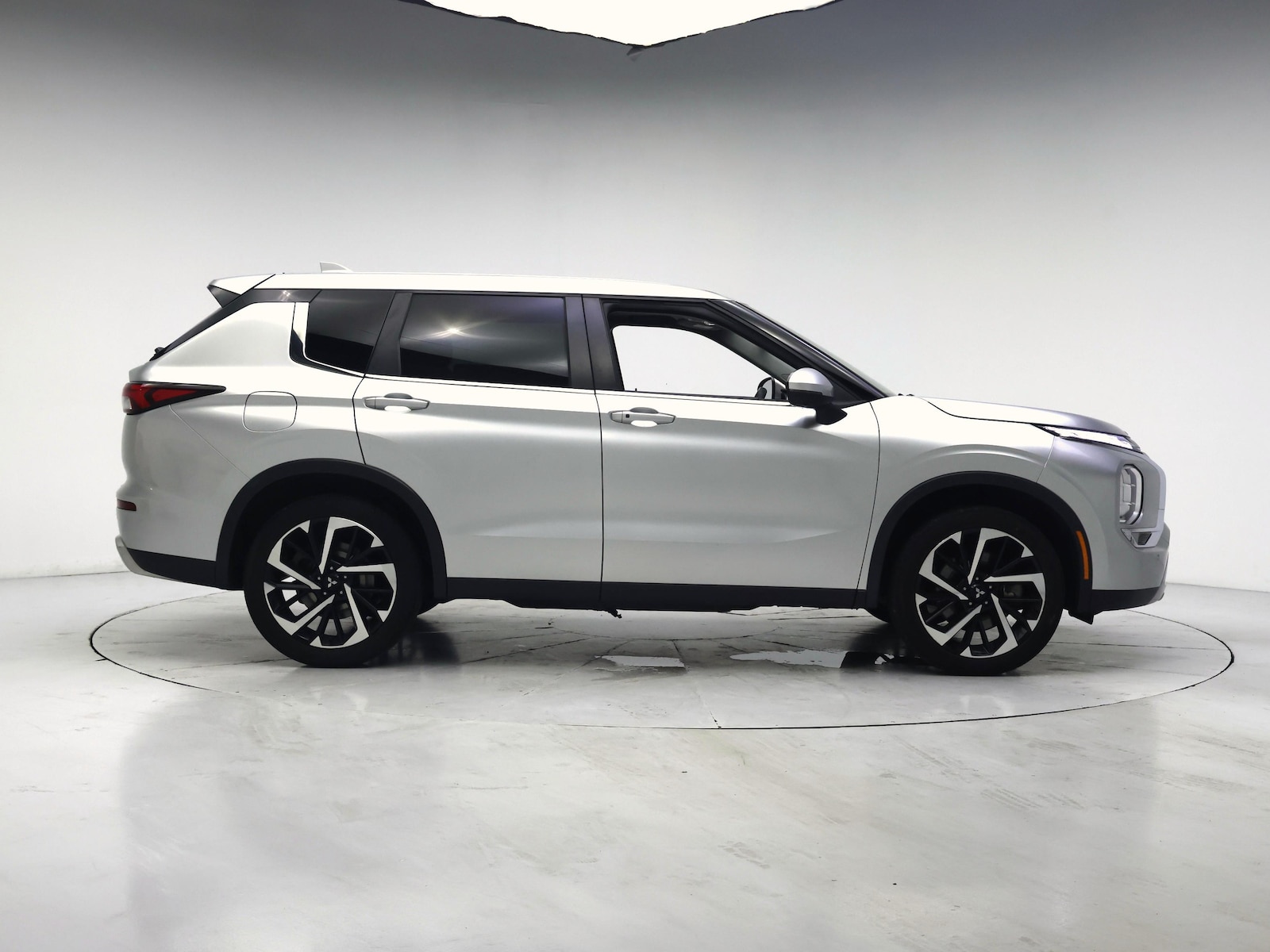 2022 Mitsubishi Outlander SE - Photo 8